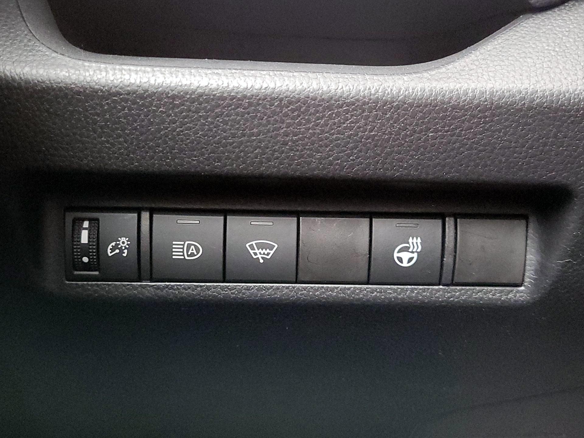 Thumbnail: 2022 Toyota RAV4 - 13