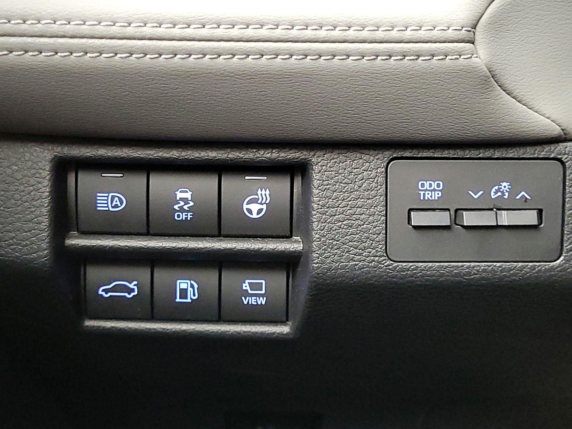 Thumbnail: 2020 Toyota Avalon - 13