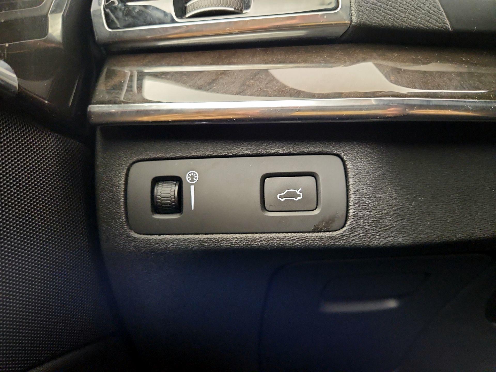Thumbnail: 2018 Volvo XC90 - 13