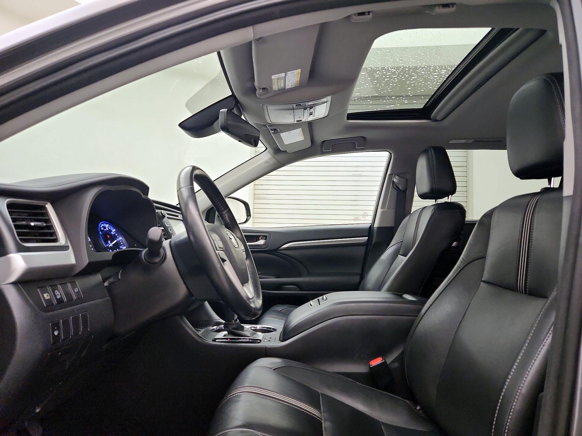 Thumbnail: 2017 Toyota Highlander - 20