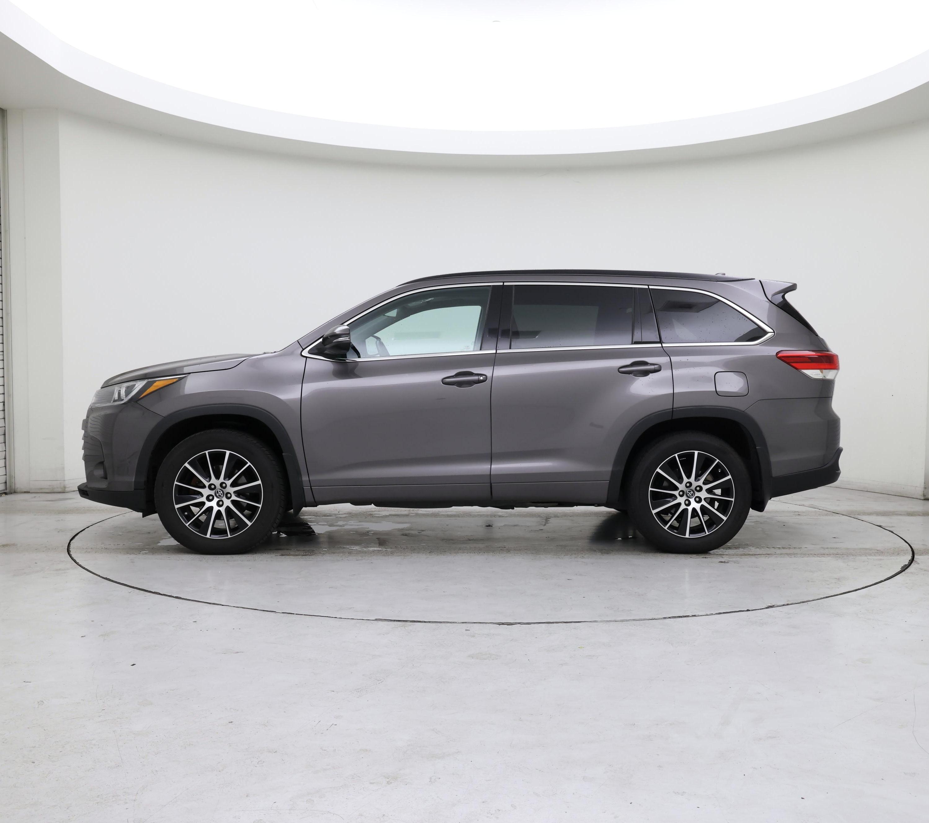 Thumbnail: 2017 Toyota Highlander - 3