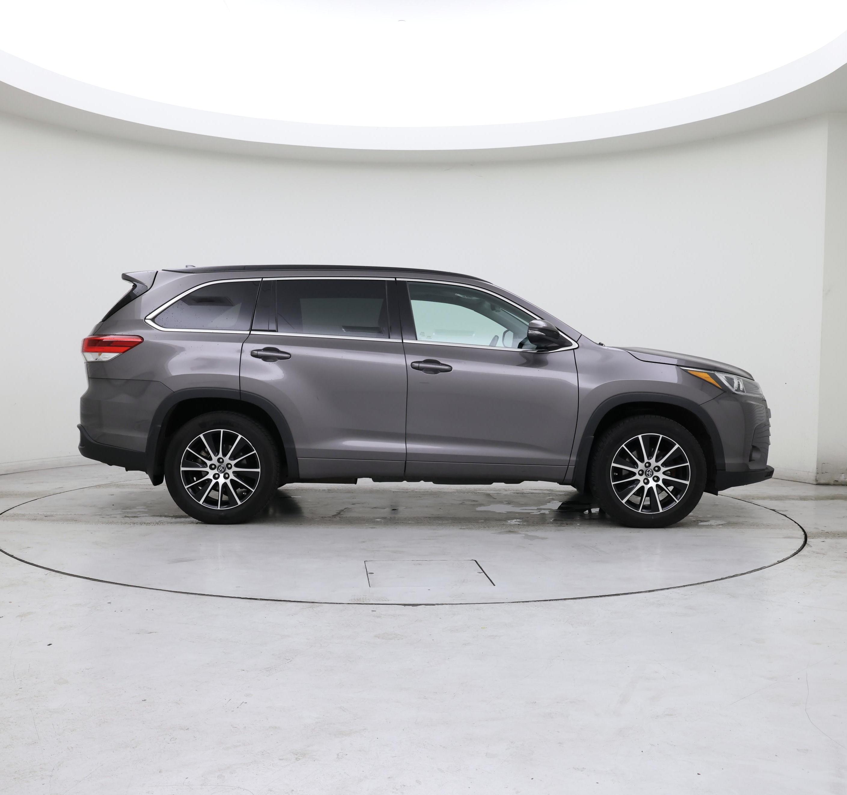 Thumbnail: 2017 Toyota Highlander - 7