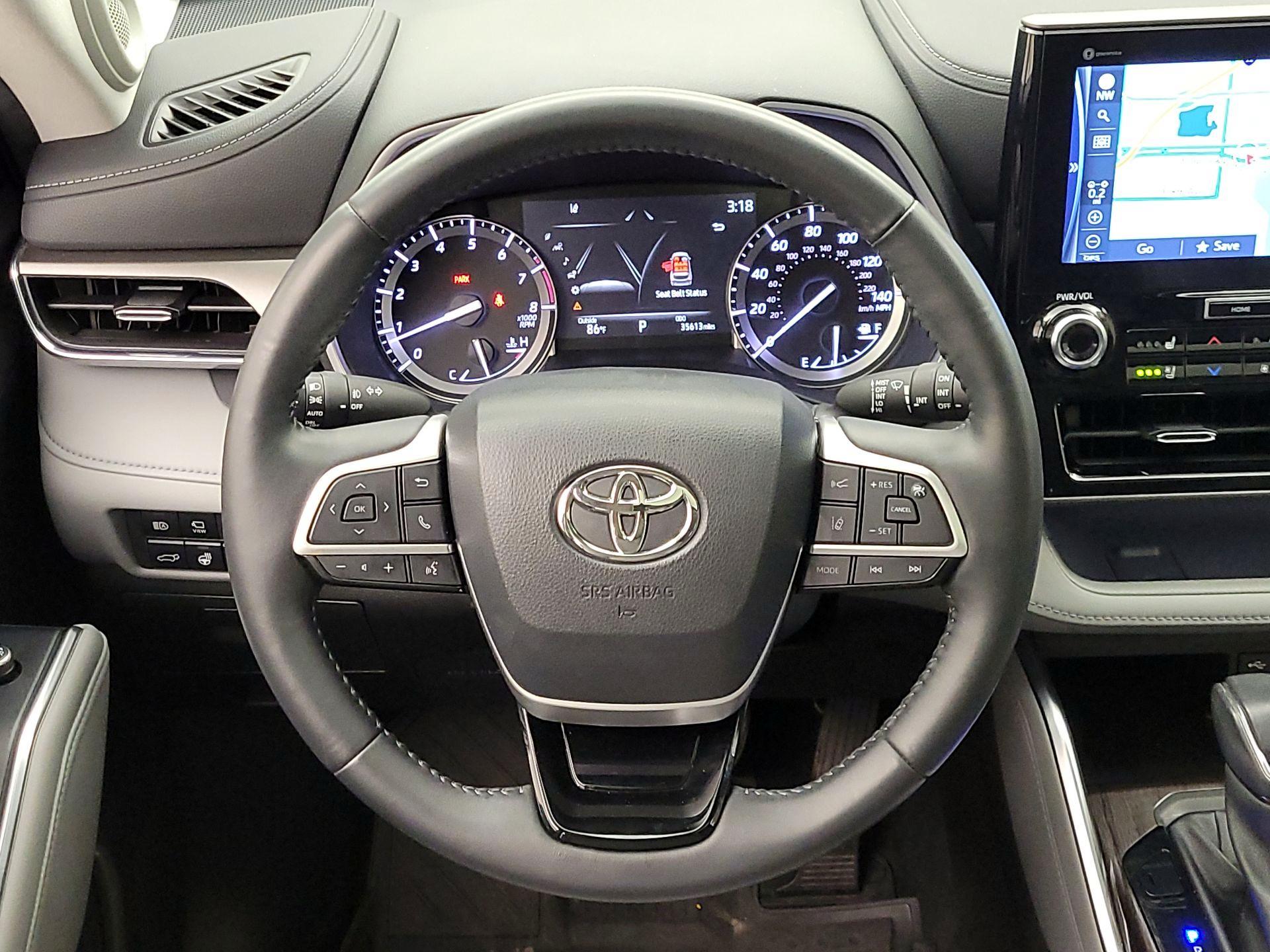 Thumbnail: 2022 Toyota Highlander - 10