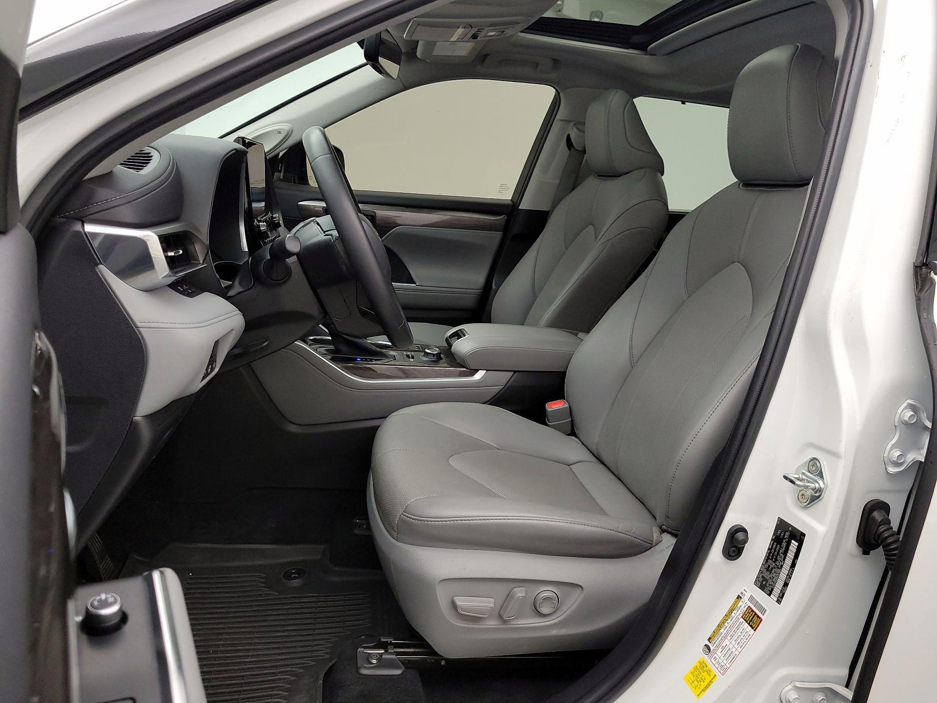Thumbnail: 2022 Toyota Highlander - 11