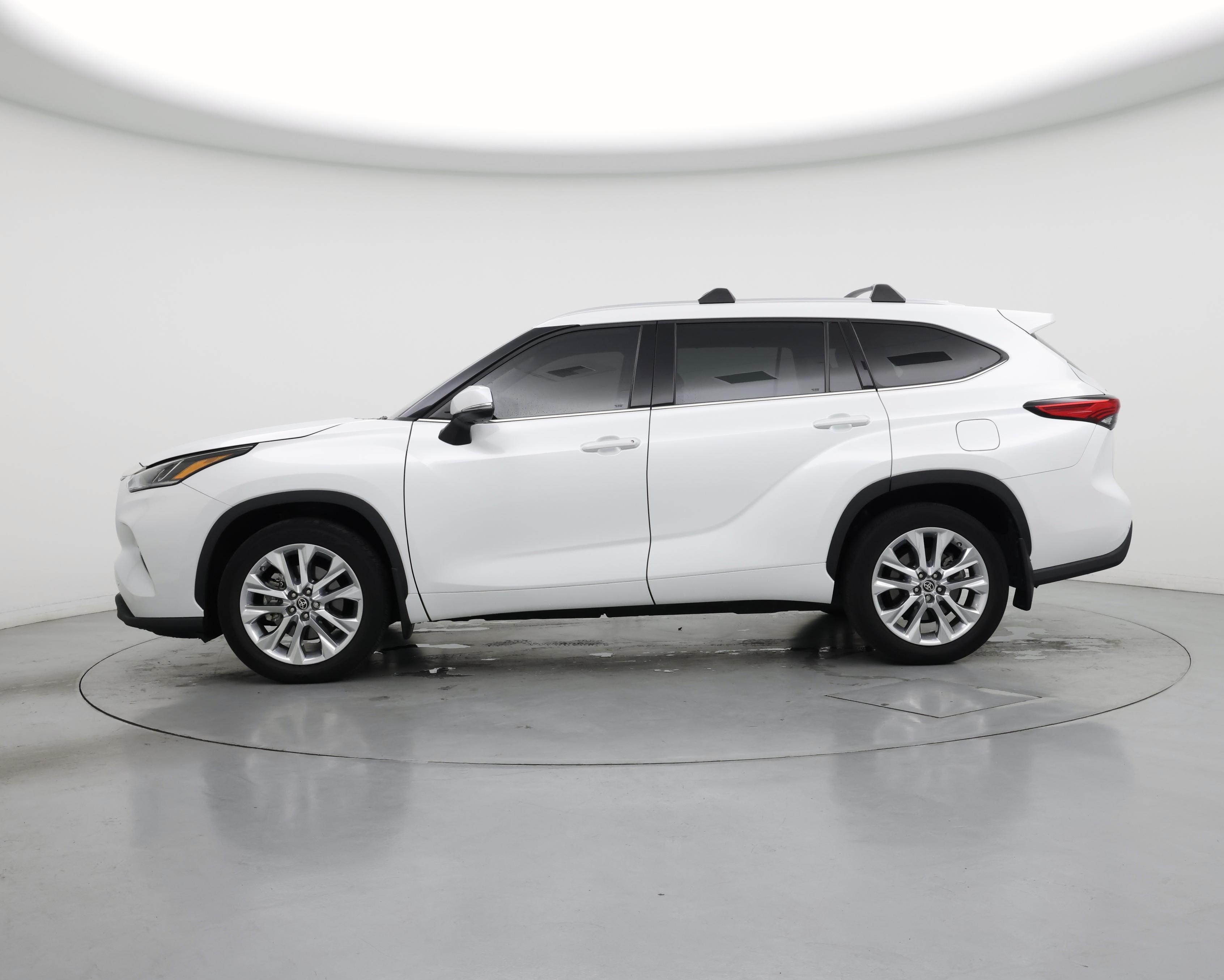 Thumbnail: 2022 Toyota Highlander - 3