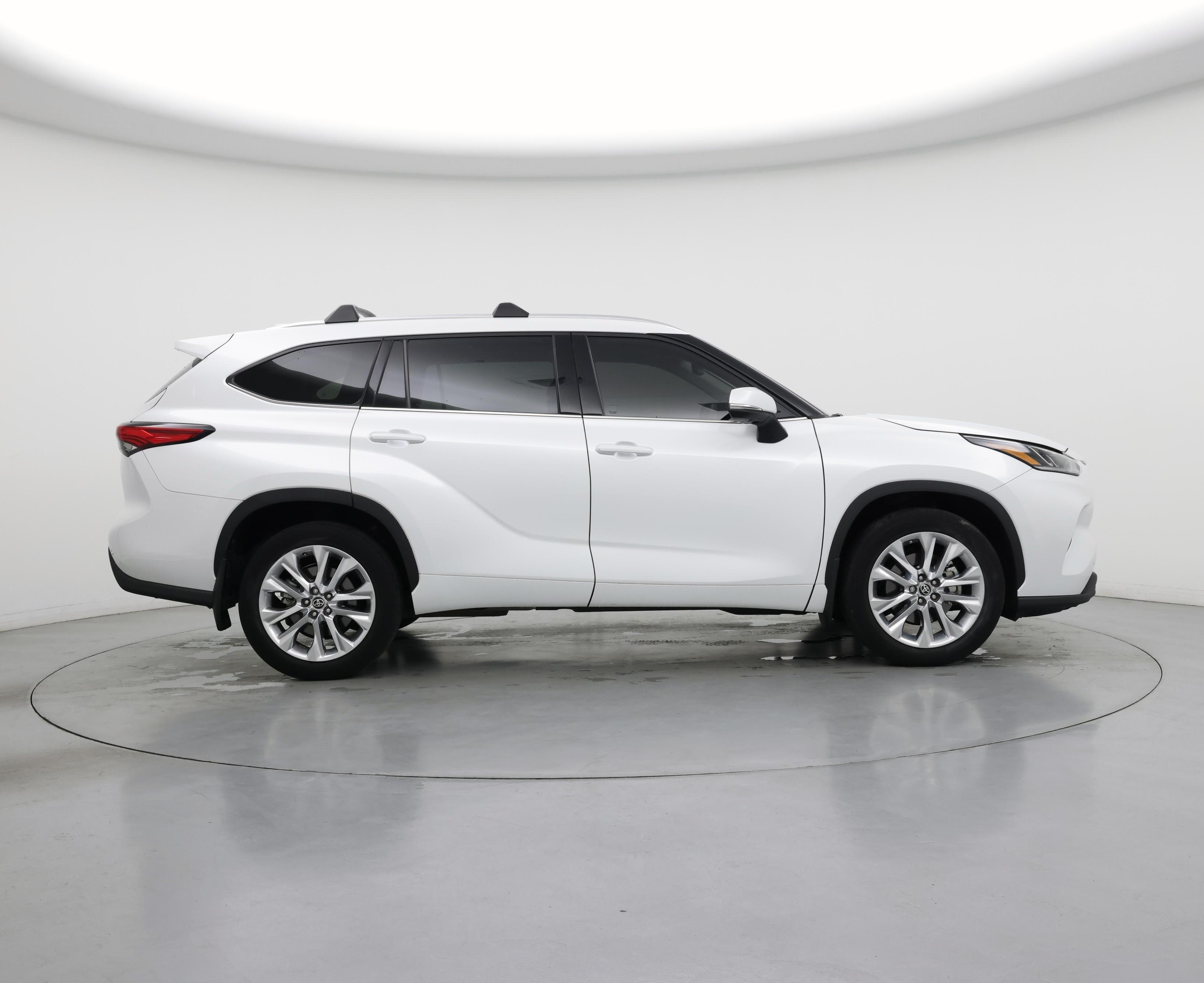 Thumbnail: 2022 Toyota Highlander - 7