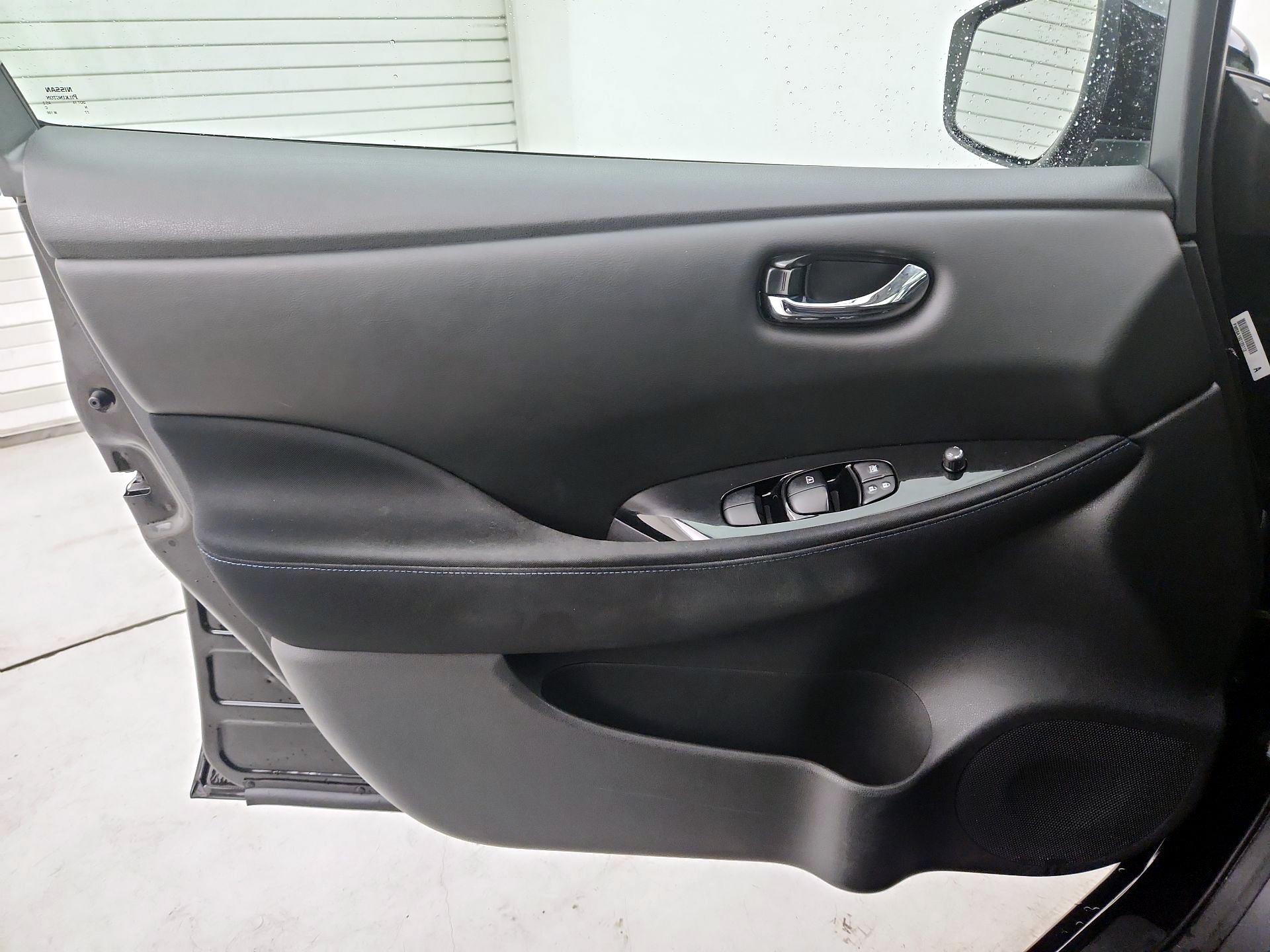 Thumbnail: 2019 Nissan Leaf - 12
