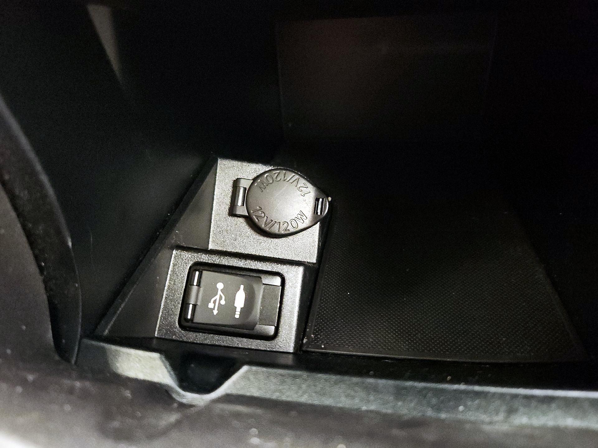 Thumbnail: 2015 Toyota Camry - 18
