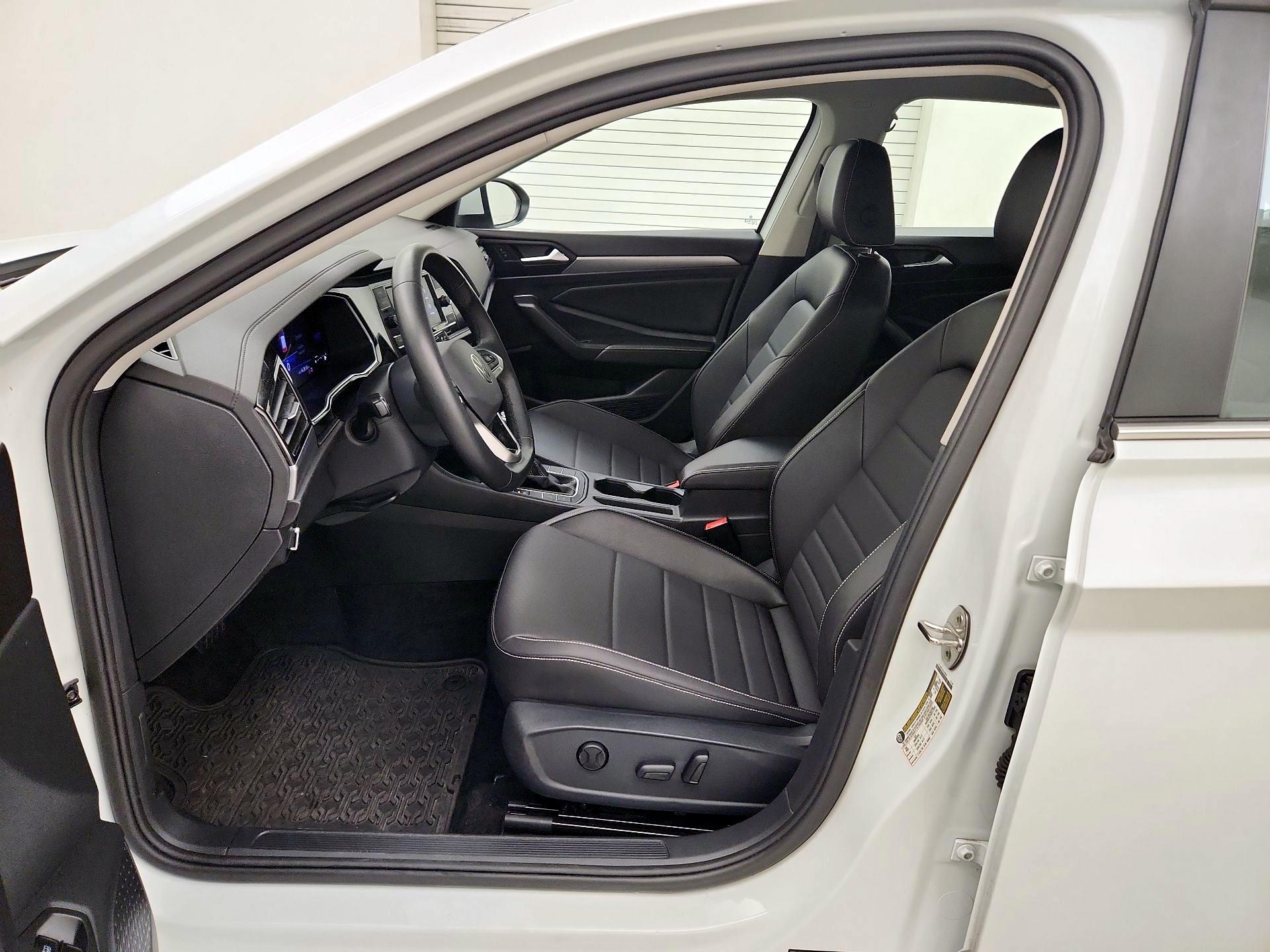 Thumbnail: 2024 Volkswagen Jetta - 11