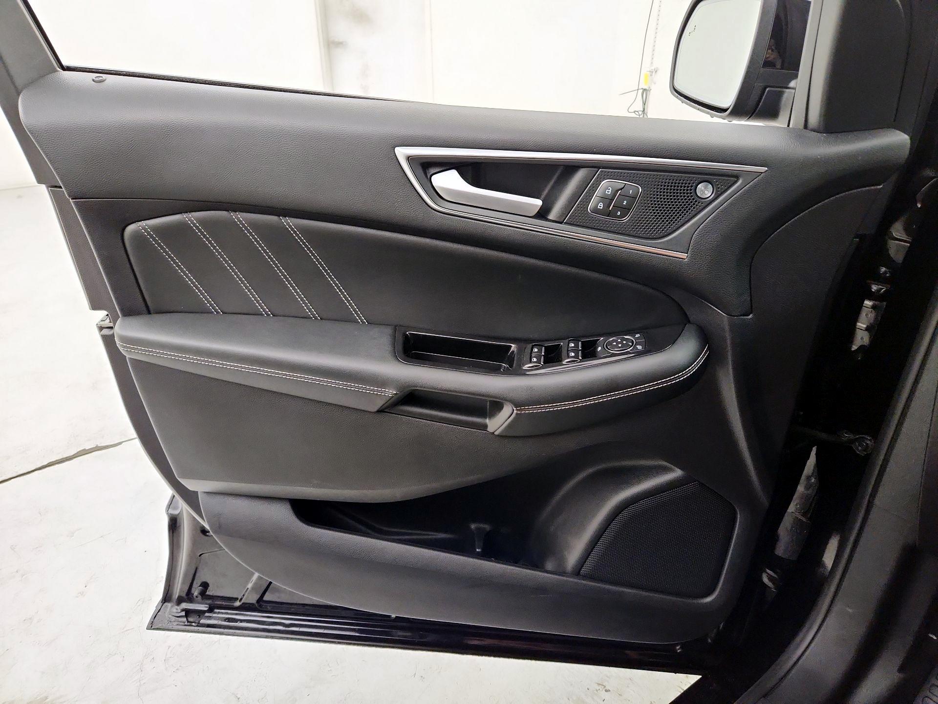 Thumbnail: 2020 Ford Edge - 12