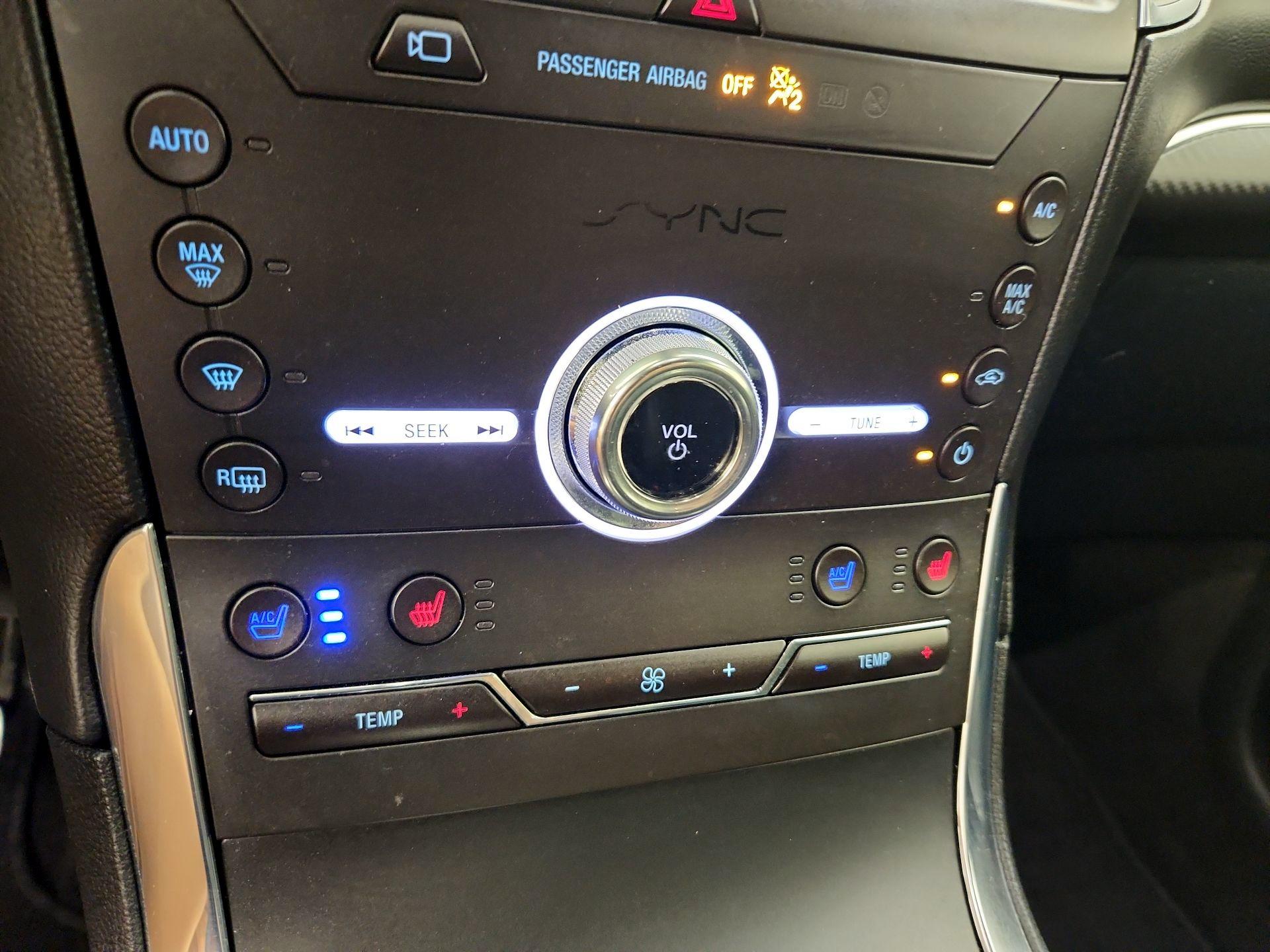 Thumbnail: 2020 Ford Edge - 17