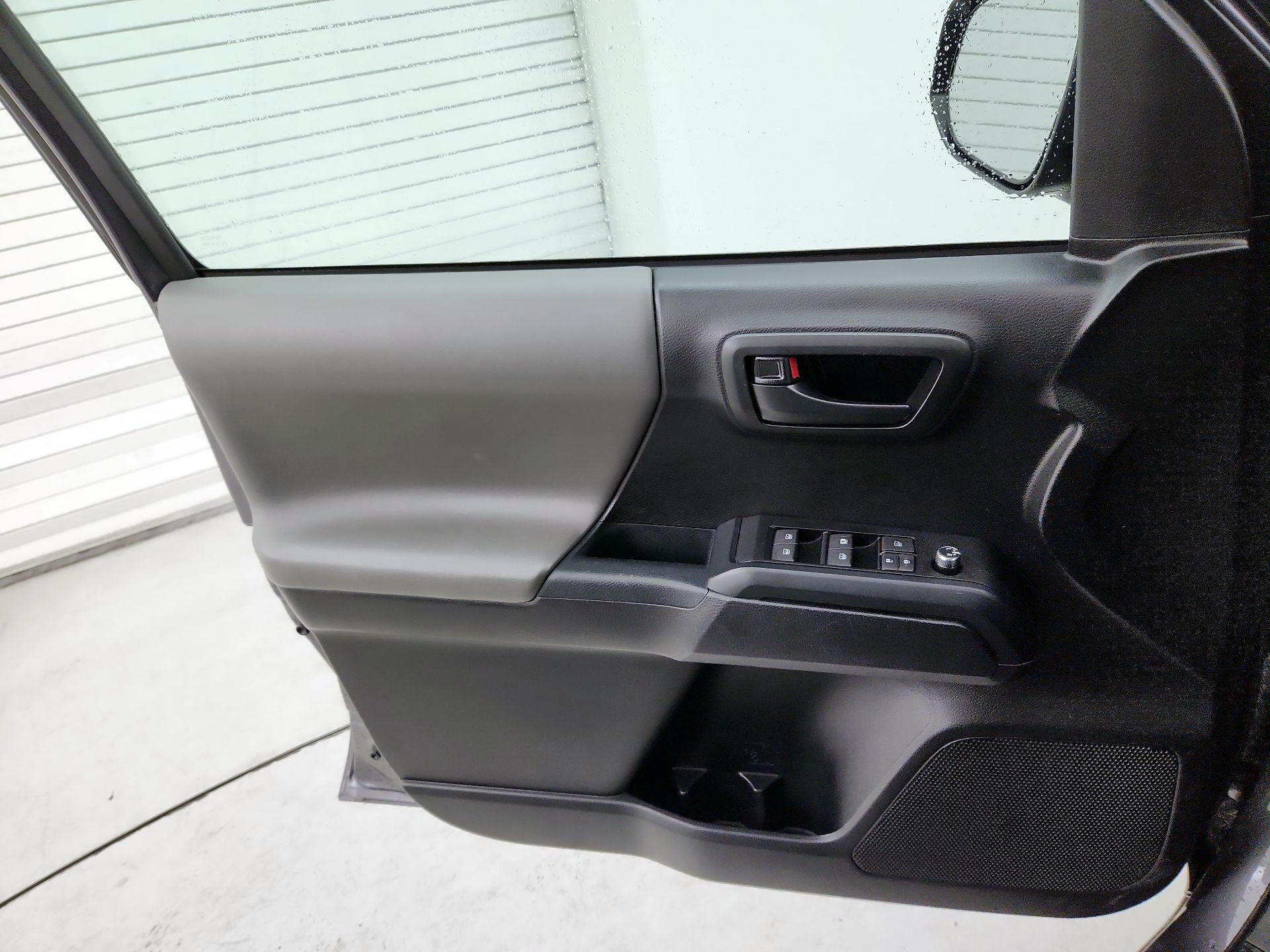 Thumbnail: 2017 Toyota Tacoma - 12