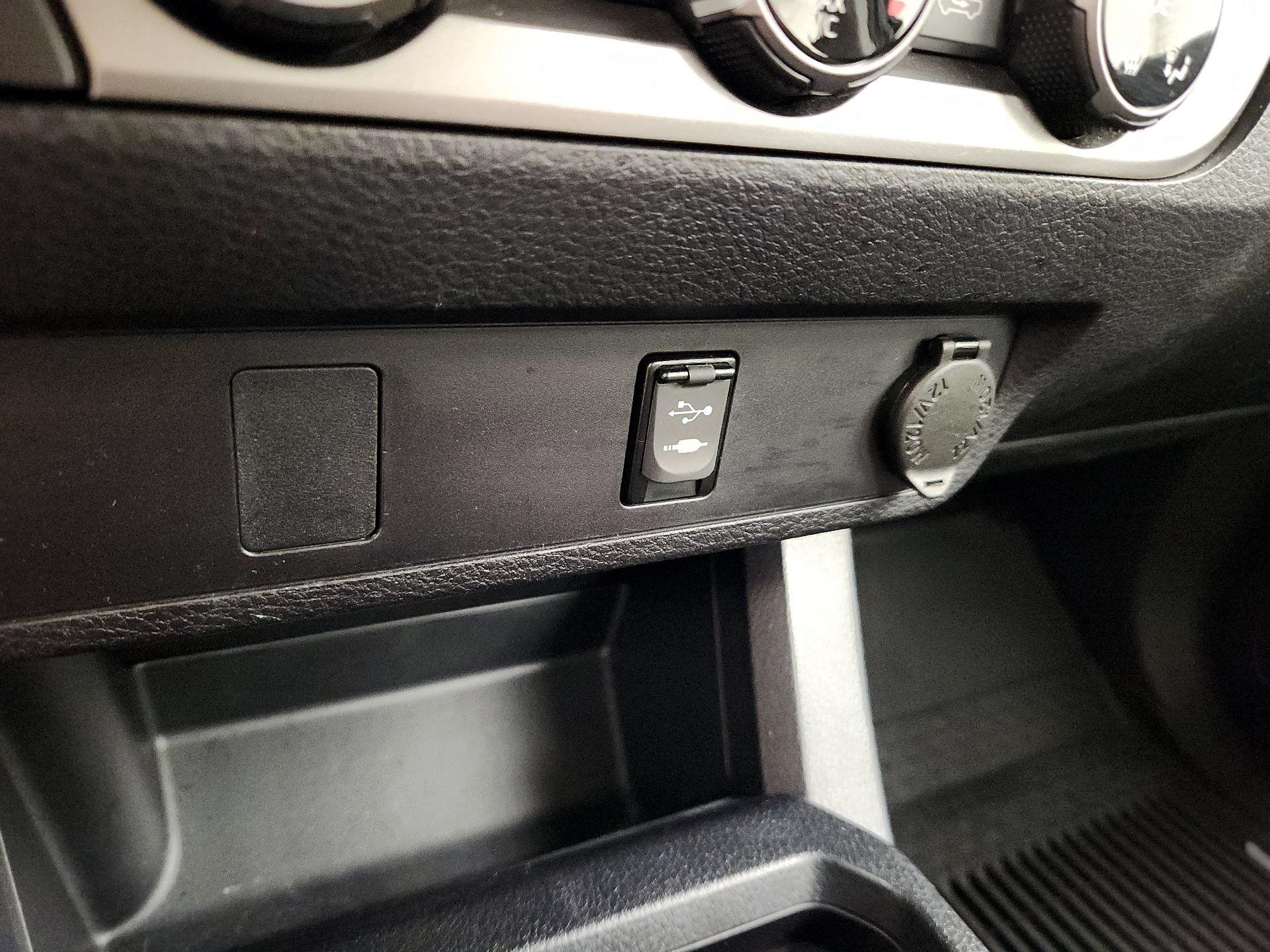 Thumbnail: 2017 Toyota Tacoma - 18