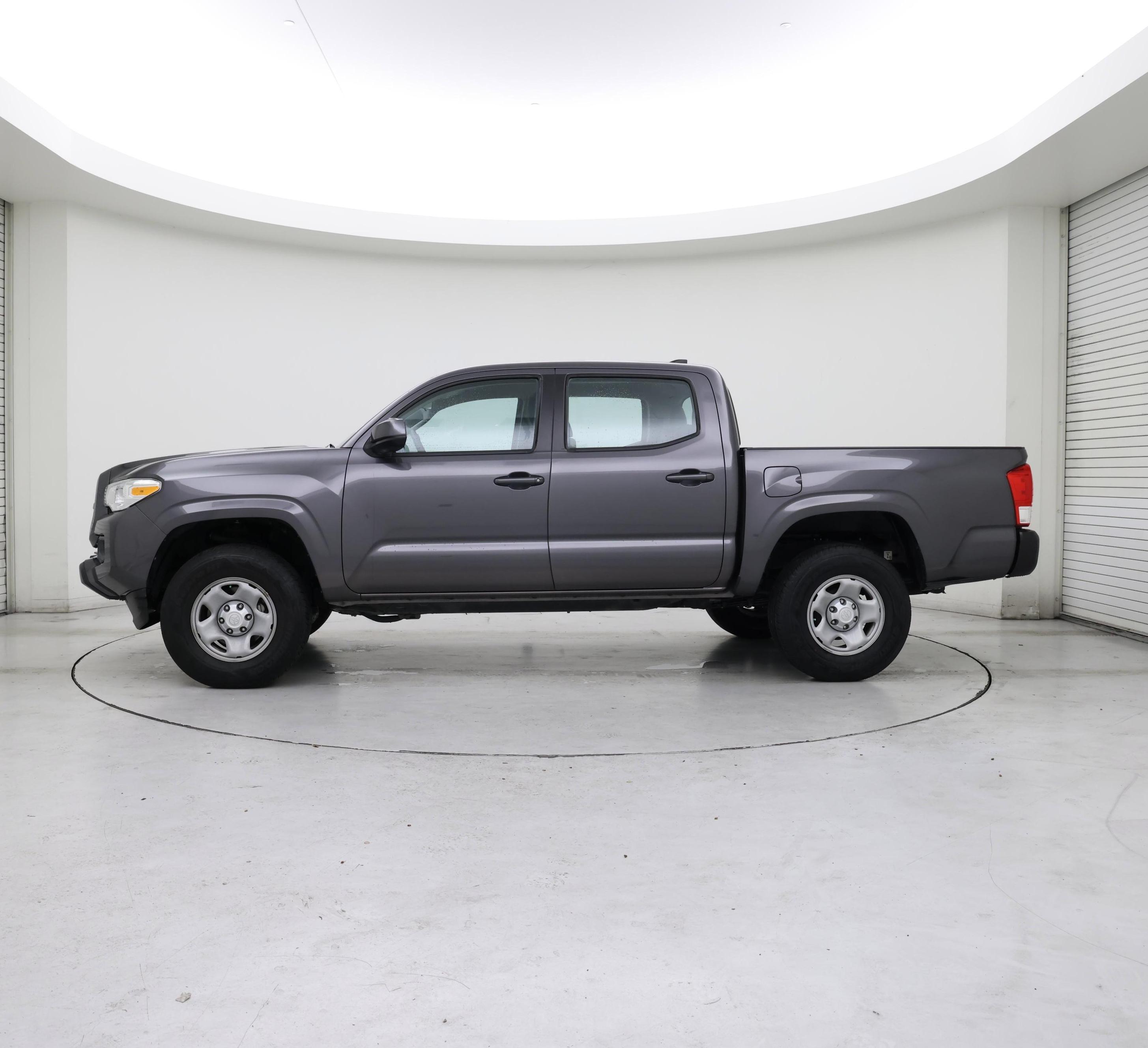 Thumbnail: 2017 Toyota Tacoma - 3