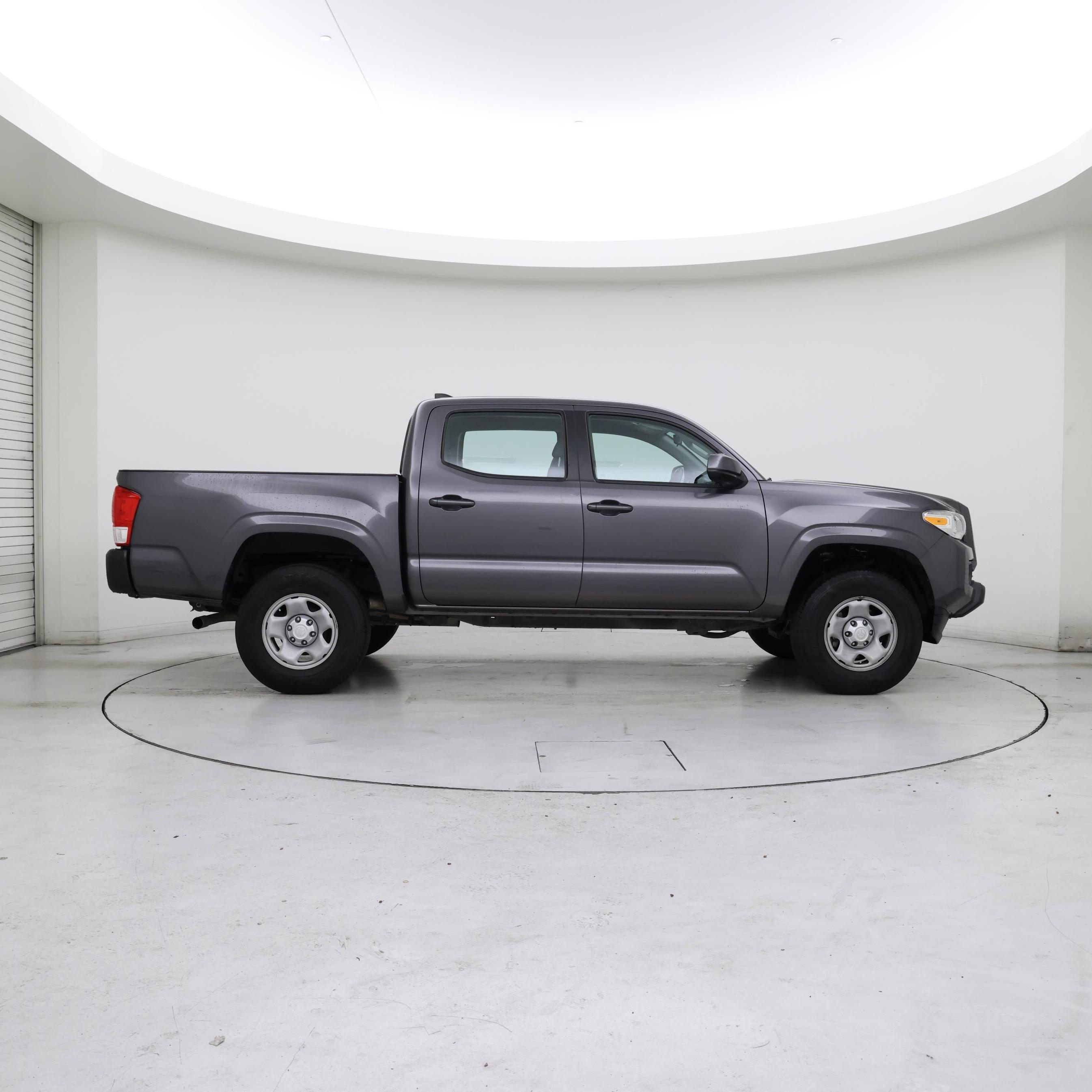 Thumbnail: 2017 Toyota Tacoma - 7