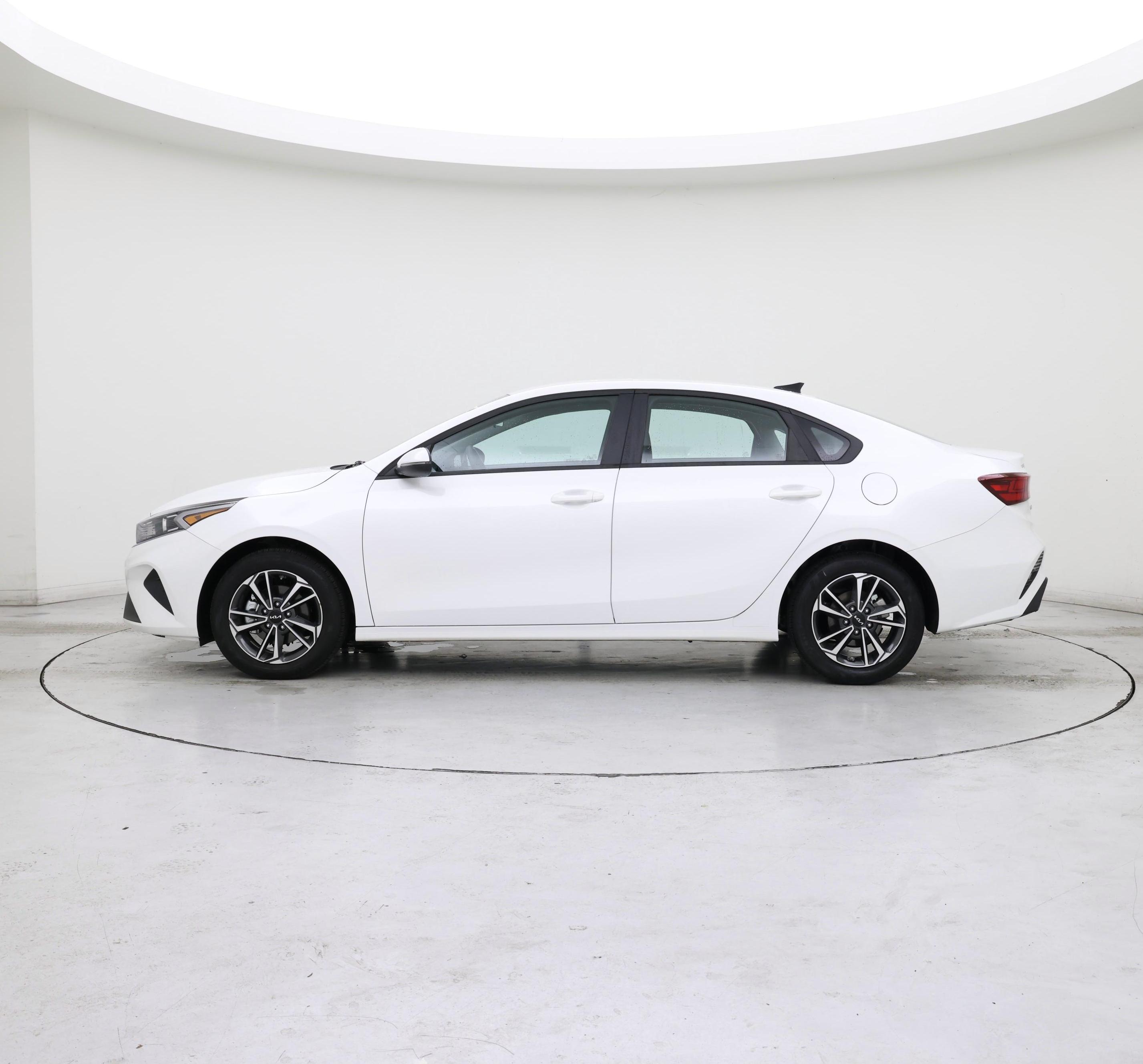 Thumbnail: 2024 Kia Forte - 3