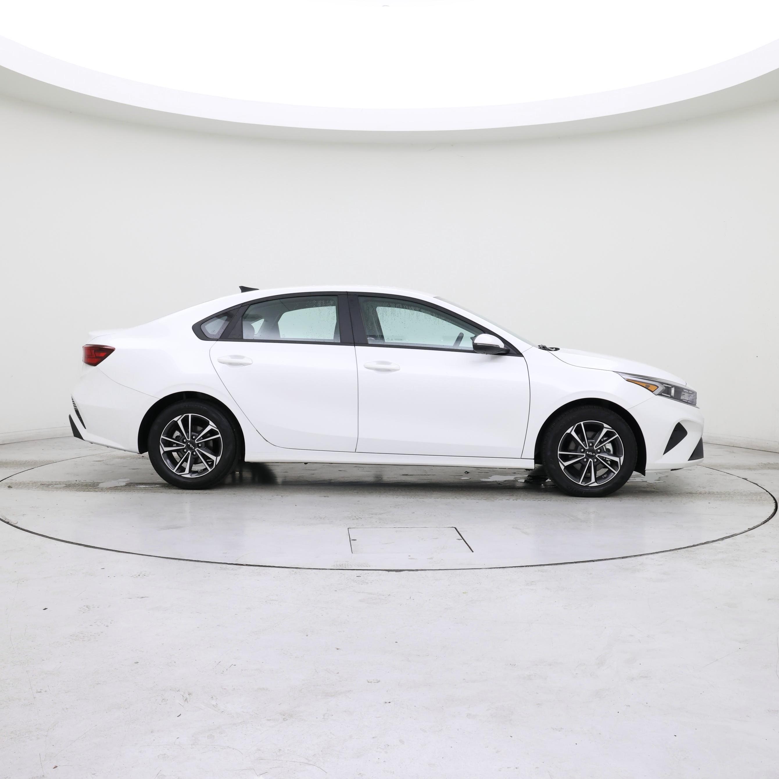 Thumbnail: 2024 Kia Forte - 7