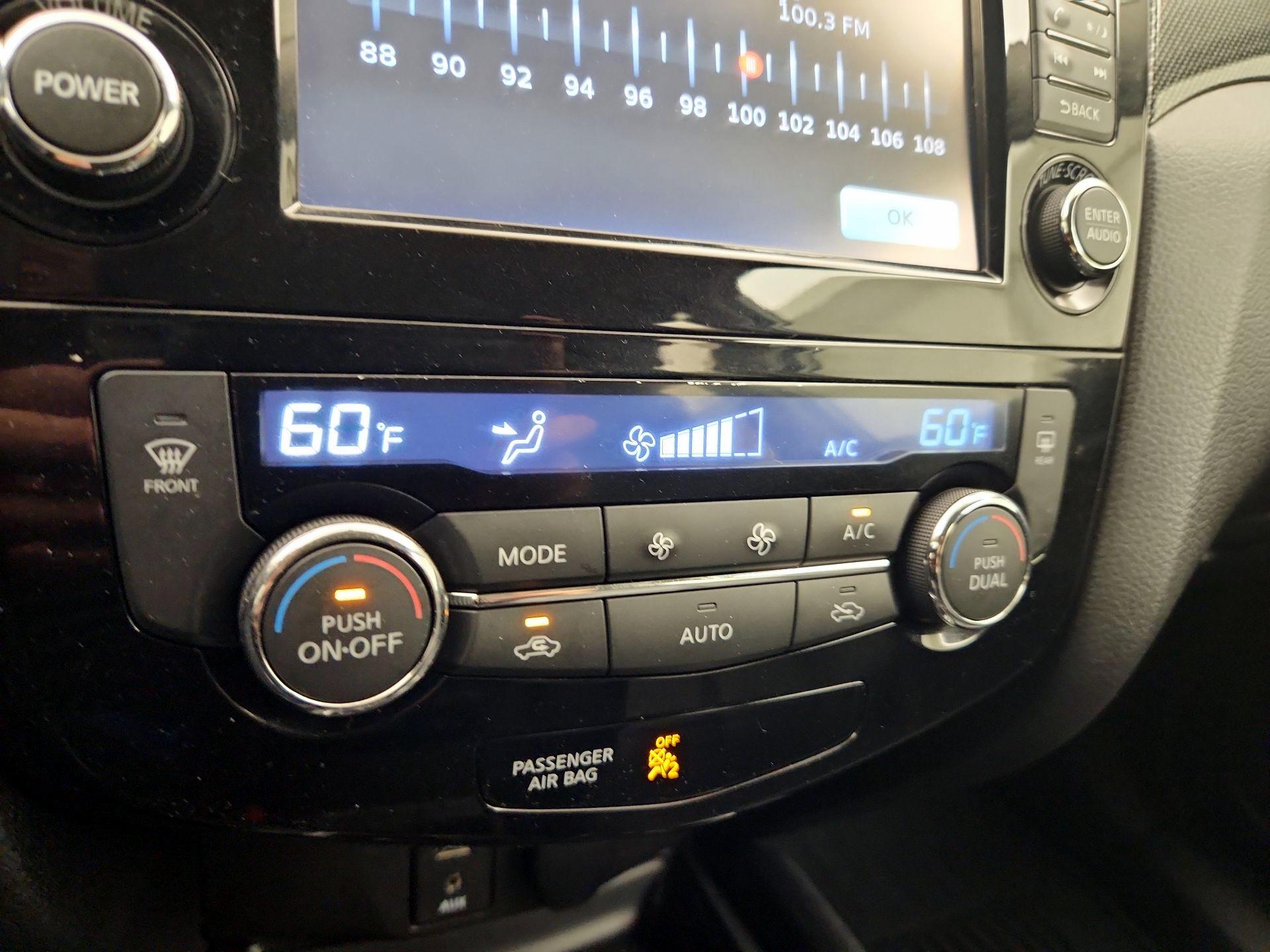 Thumbnail: 2015 Nissan Rogue - 17