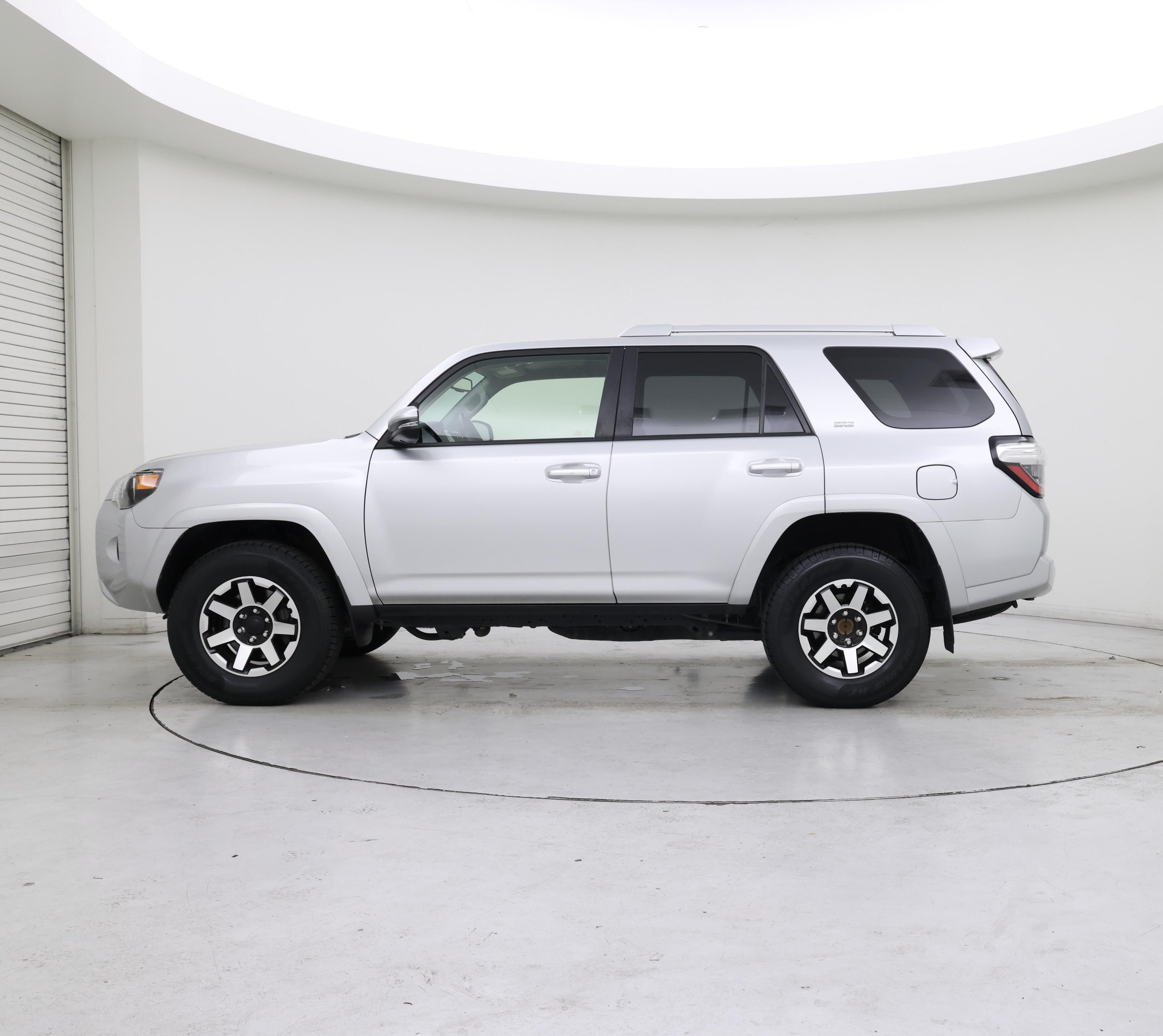 Thumbnail: 2018 Toyota 4Runner - 3