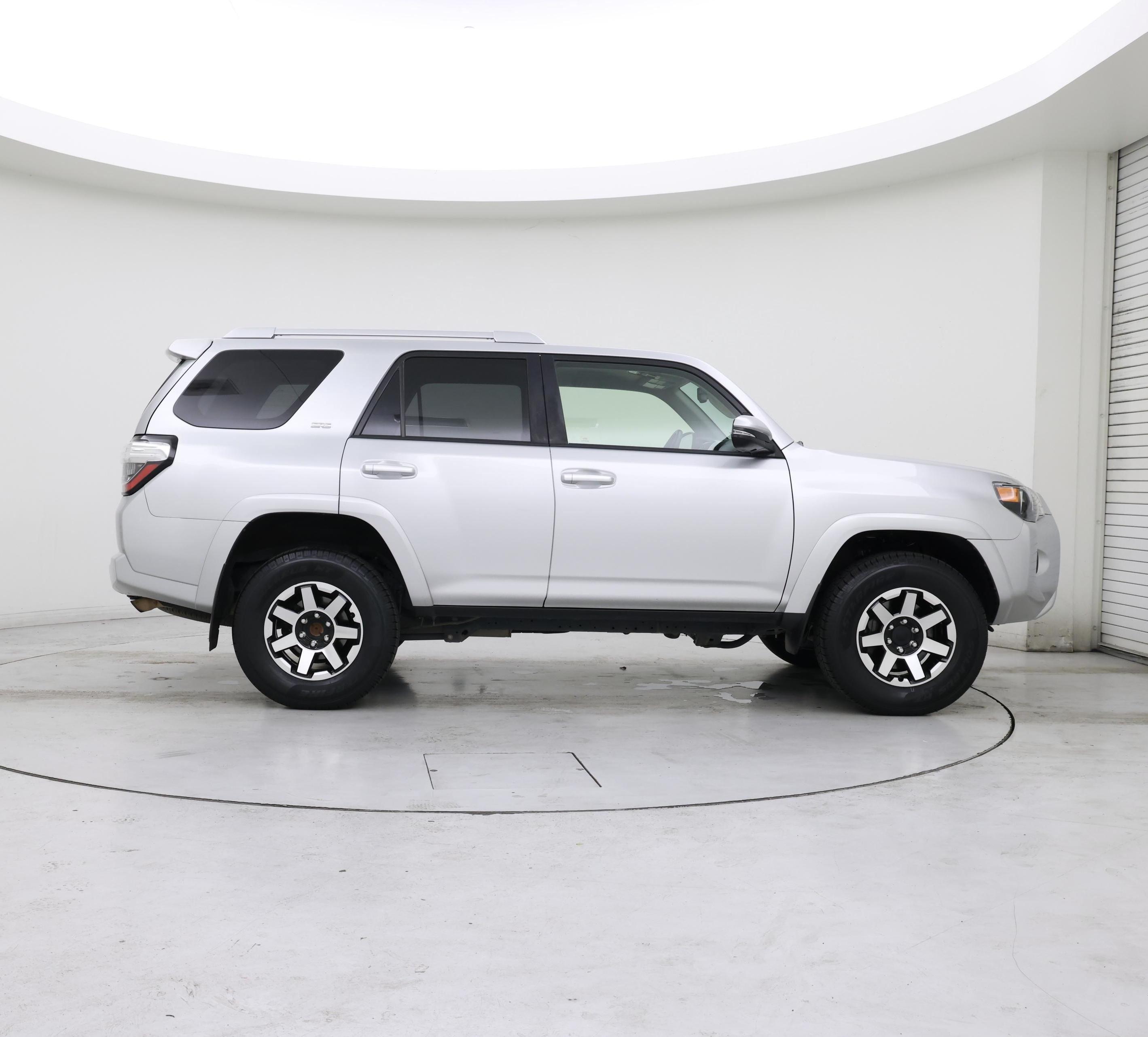 Thumbnail: 2018 Toyota 4Runner - 7