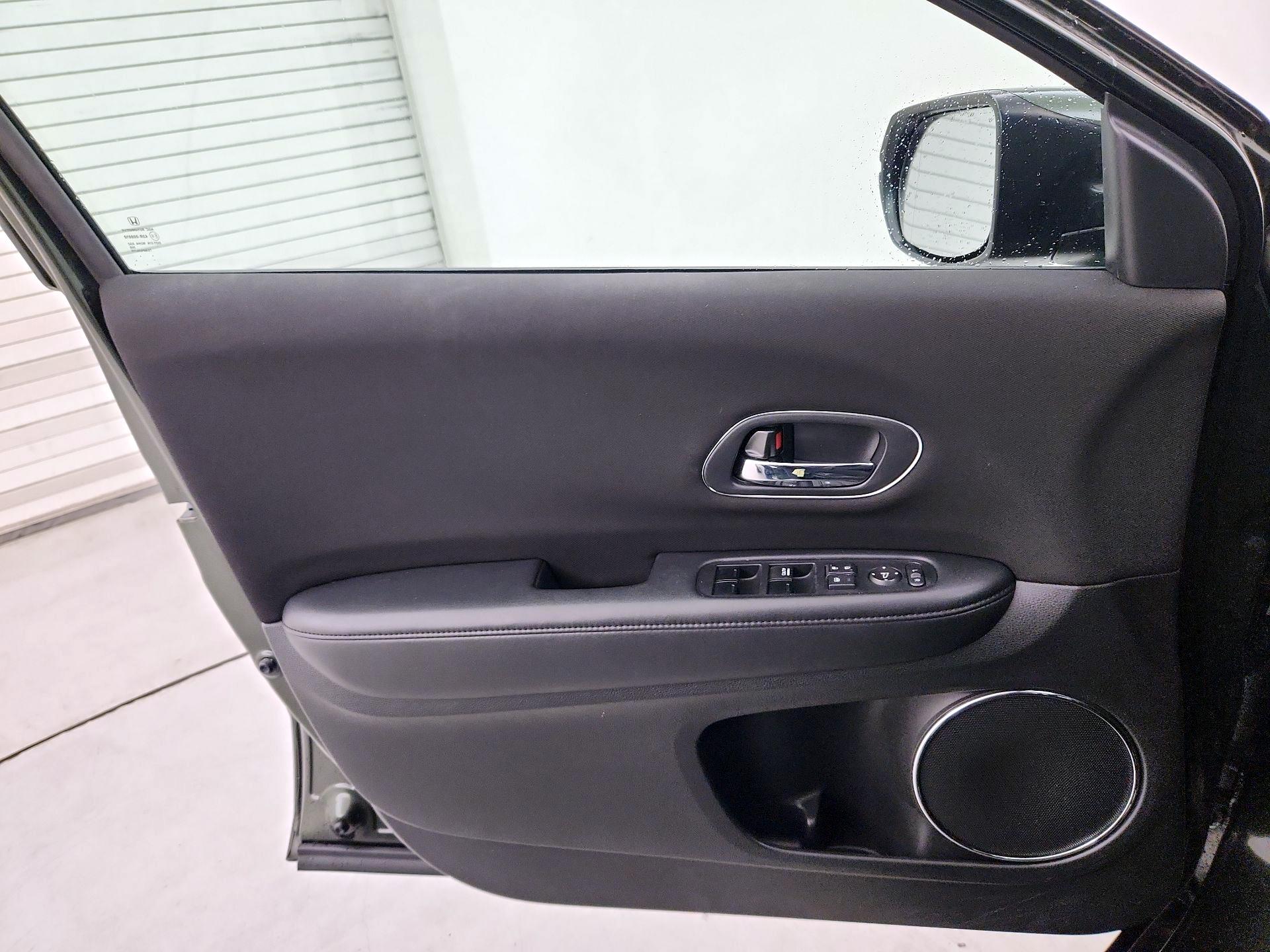 Thumbnail: 2016 Honda HR-V - 12