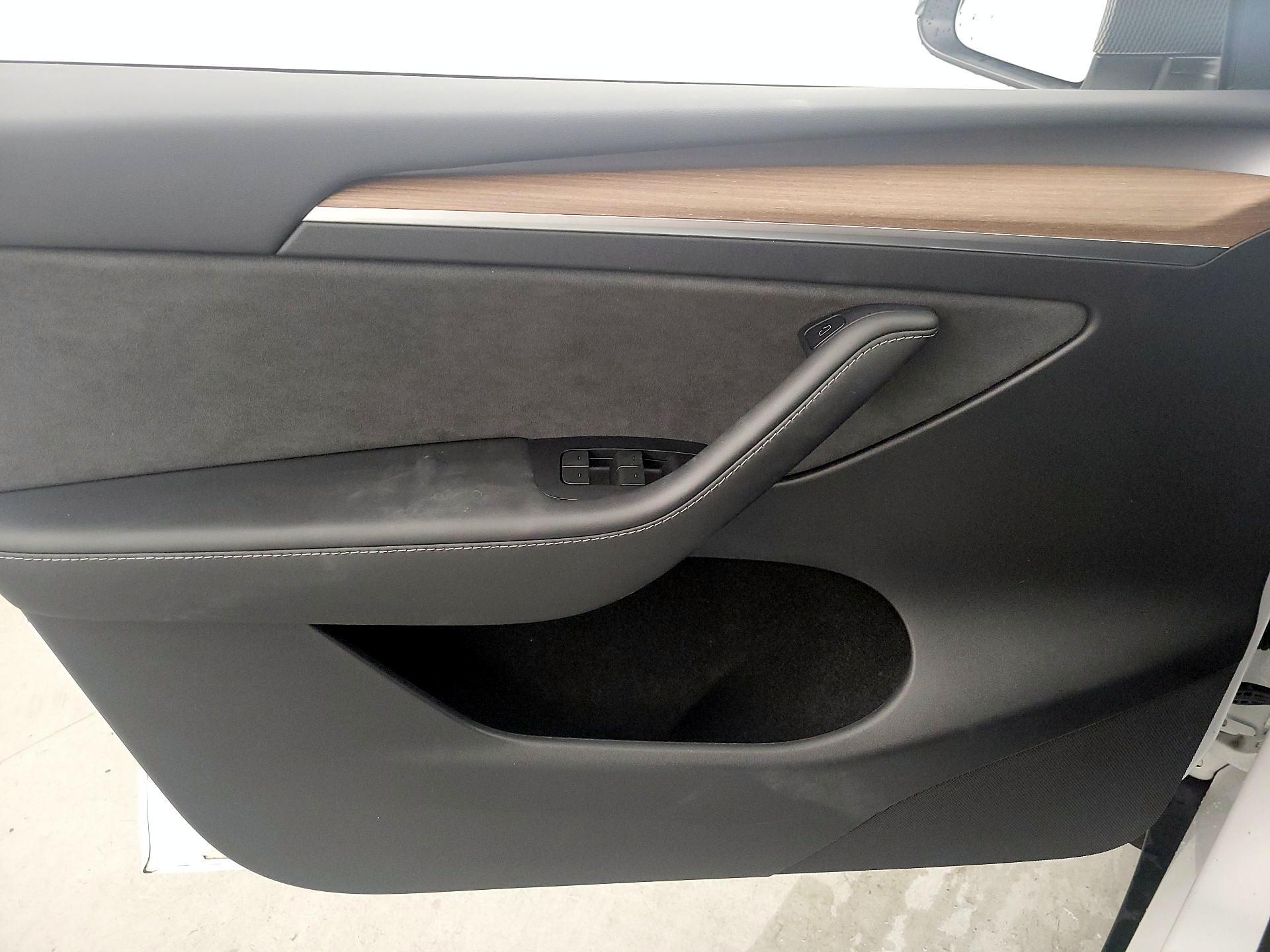 Thumbnail: 2023 Tesla Model Y - 12