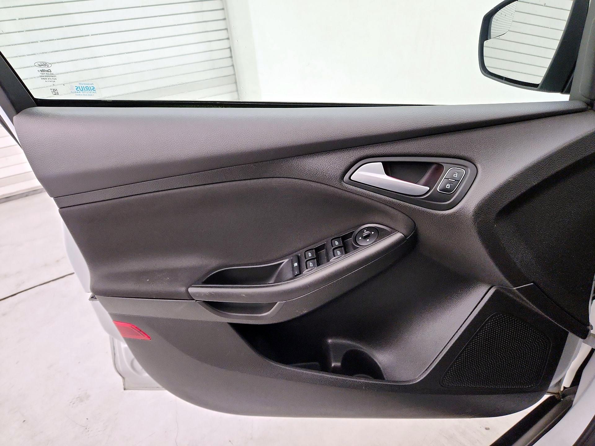 Thumbnail: 2016 Ford Focus - 12