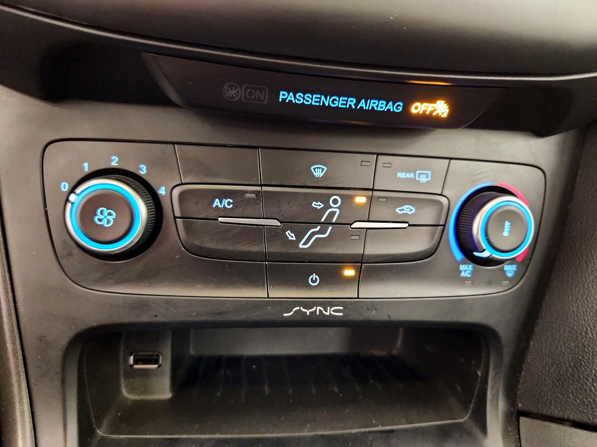 Thumbnail: 2016 Ford Focus - 16