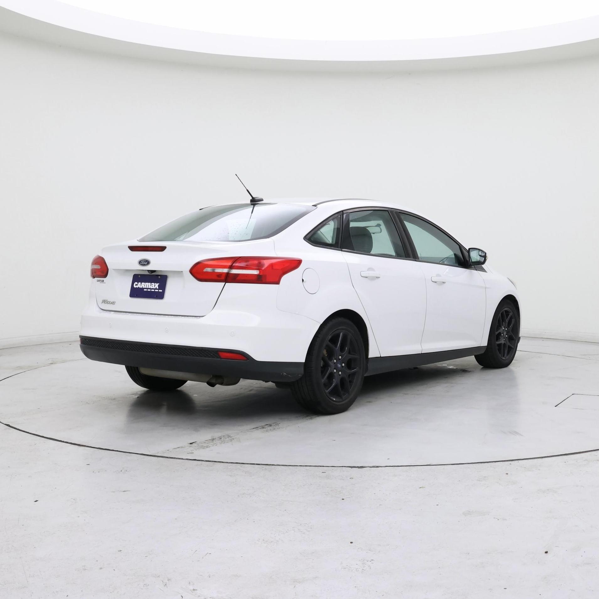 Thumbnail: 2016 Ford Focus - 8