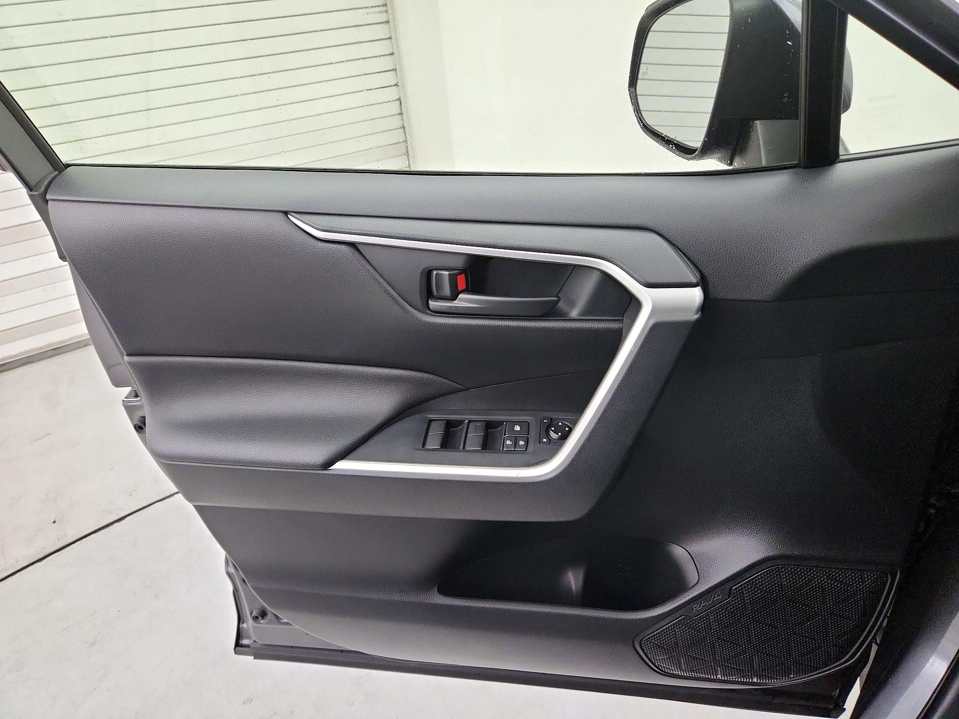 Thumbnail: 2019 Toyota RAV4 - 12