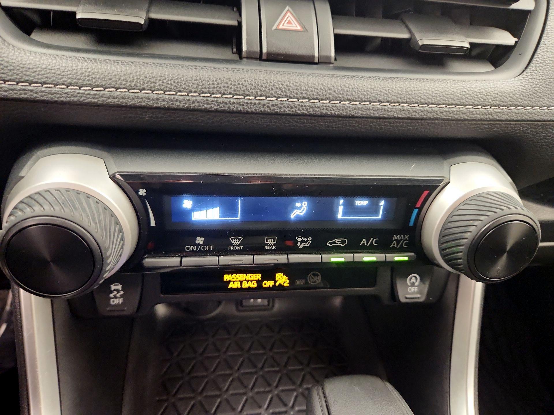 Thumbnail: 2019 Toyota RAV4 - 16