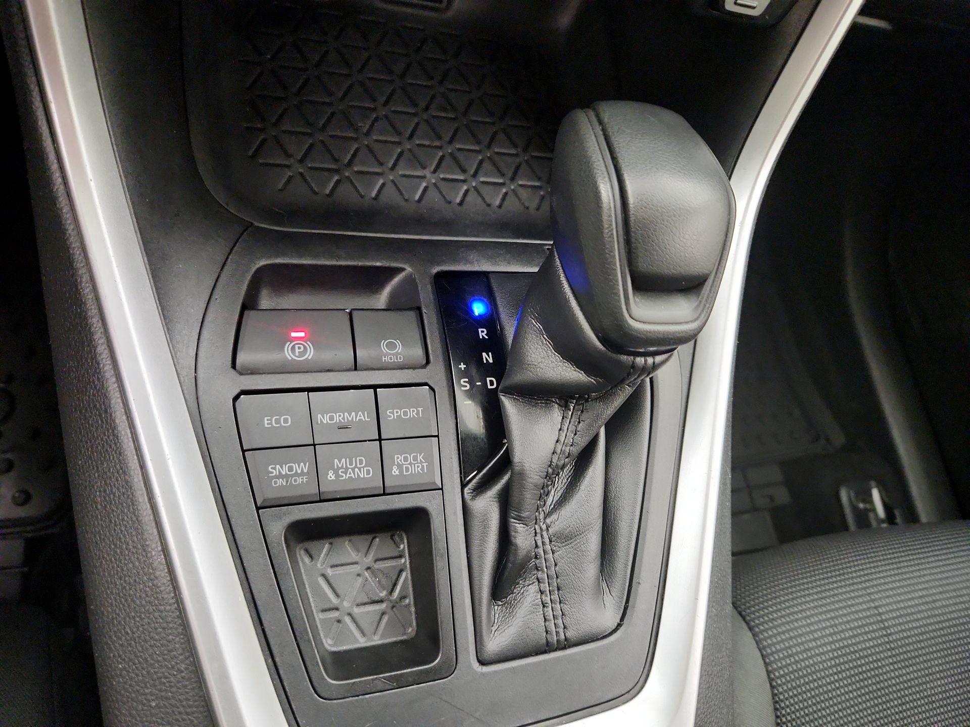 Thumbnail: 2019 Toyota RAV4 - 17