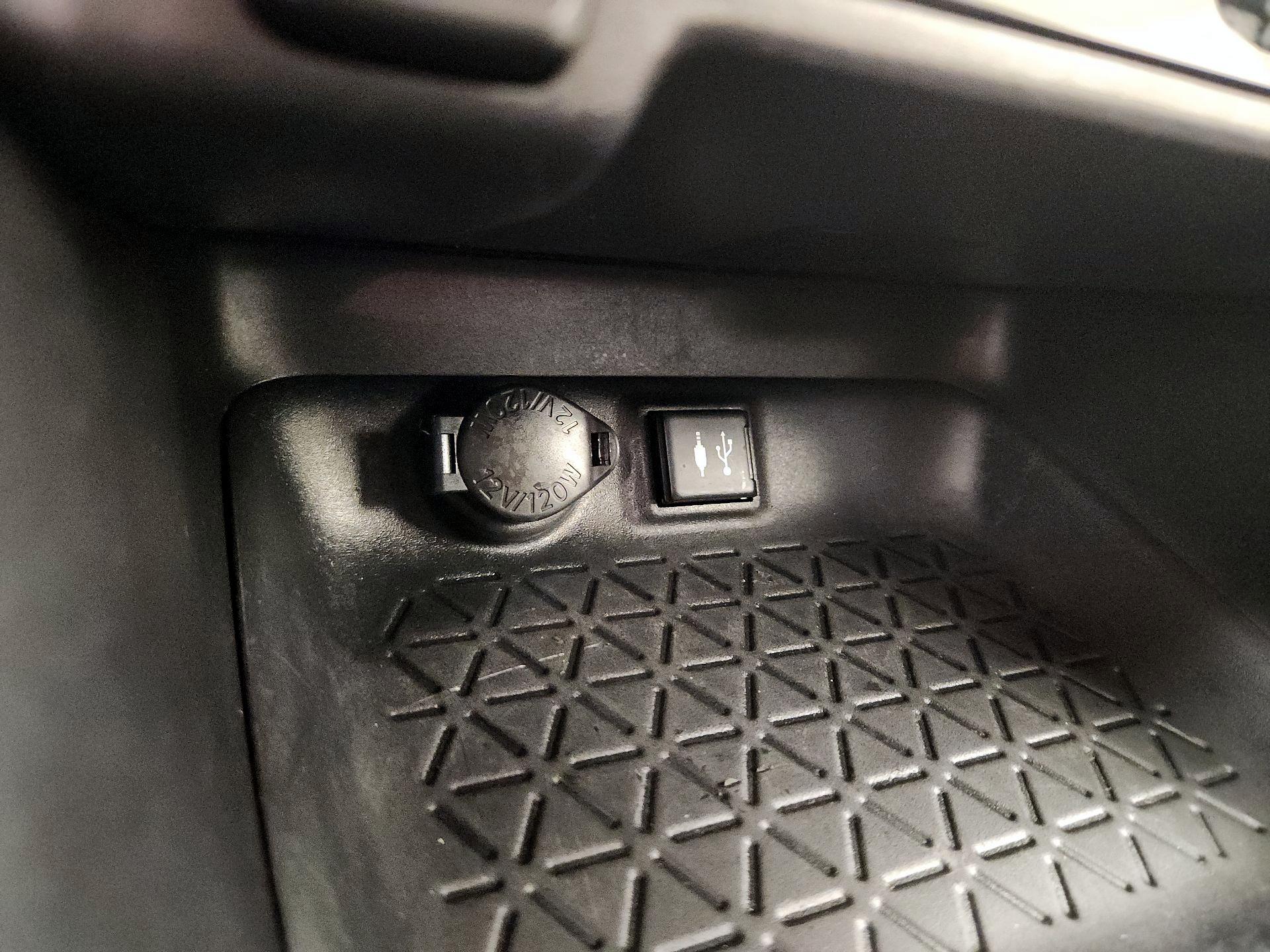 Thumbnail: 2019 Toyota RAV4 - 18