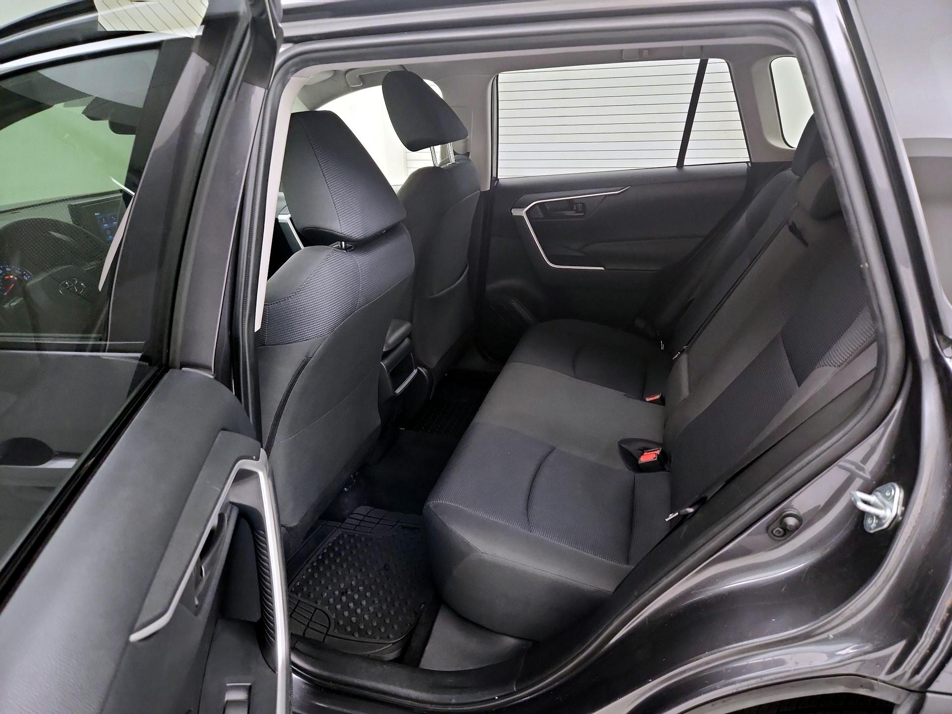 Thumbnail: 2019 Toyota RAV4 - 19