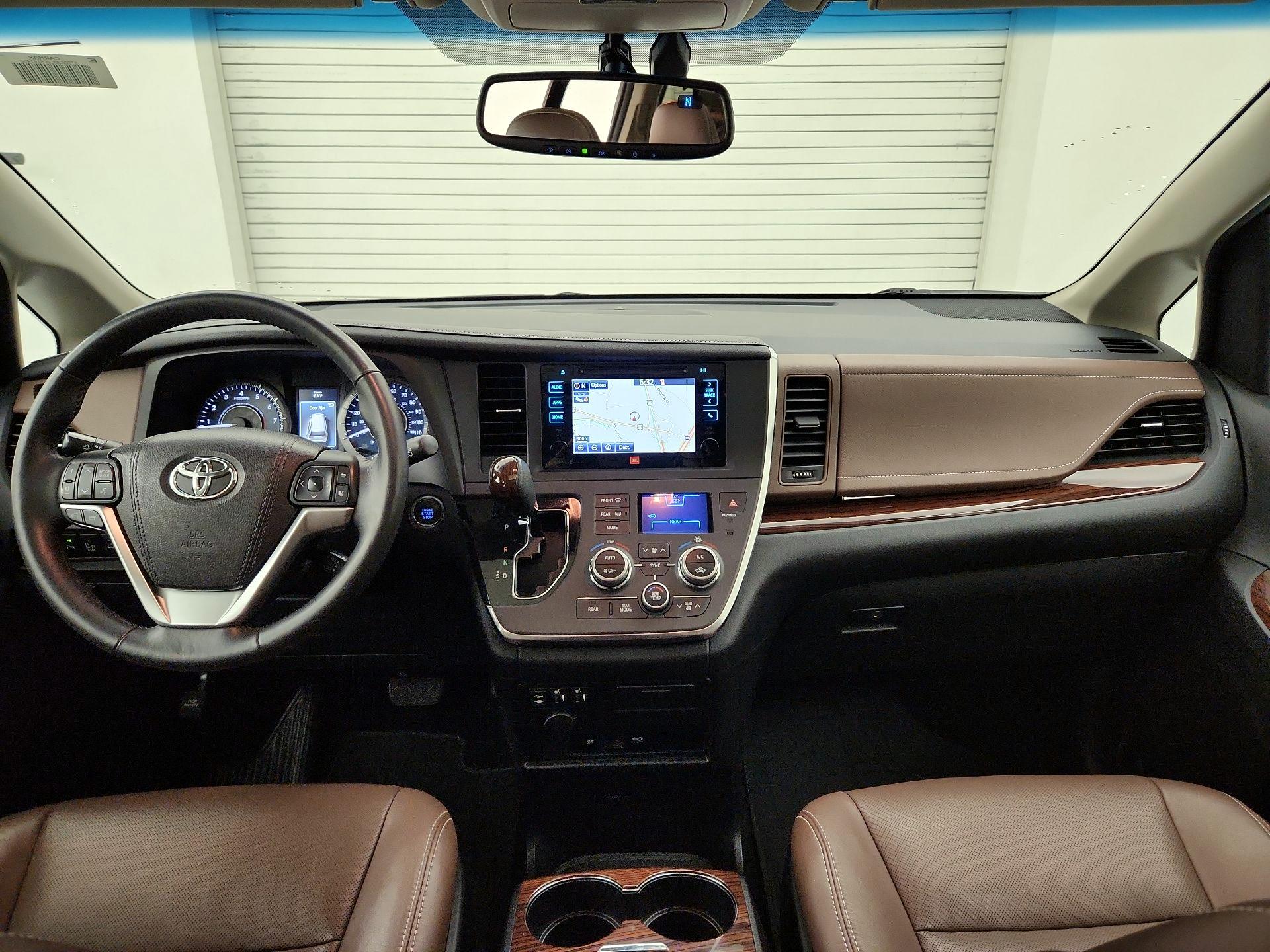 Thumbnail: 2015 Toyota Sienna - 9