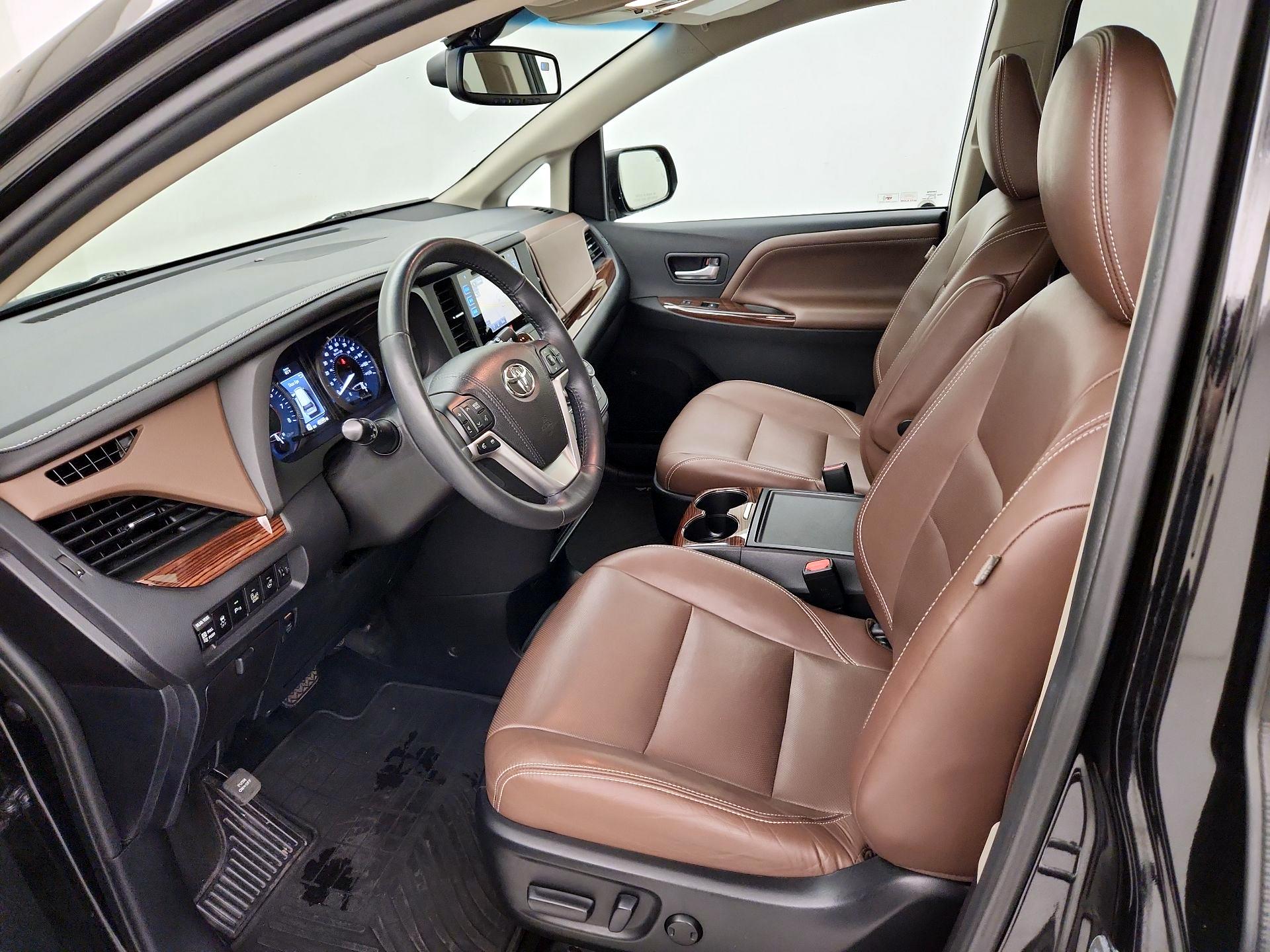 Thumbnail: 2015 Toyota Sienna - 11