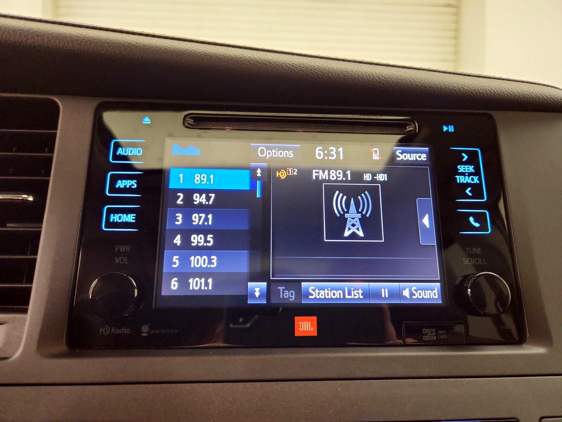 Thumbnail: 2015 Toyota Sienna - 16