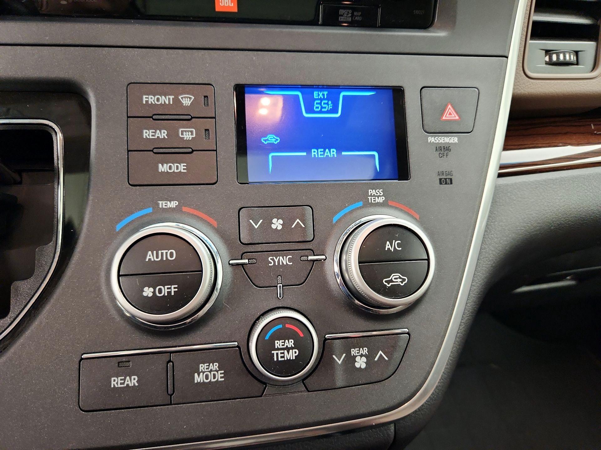 Thumbnail: 2015 Toyota Sienna - 17
