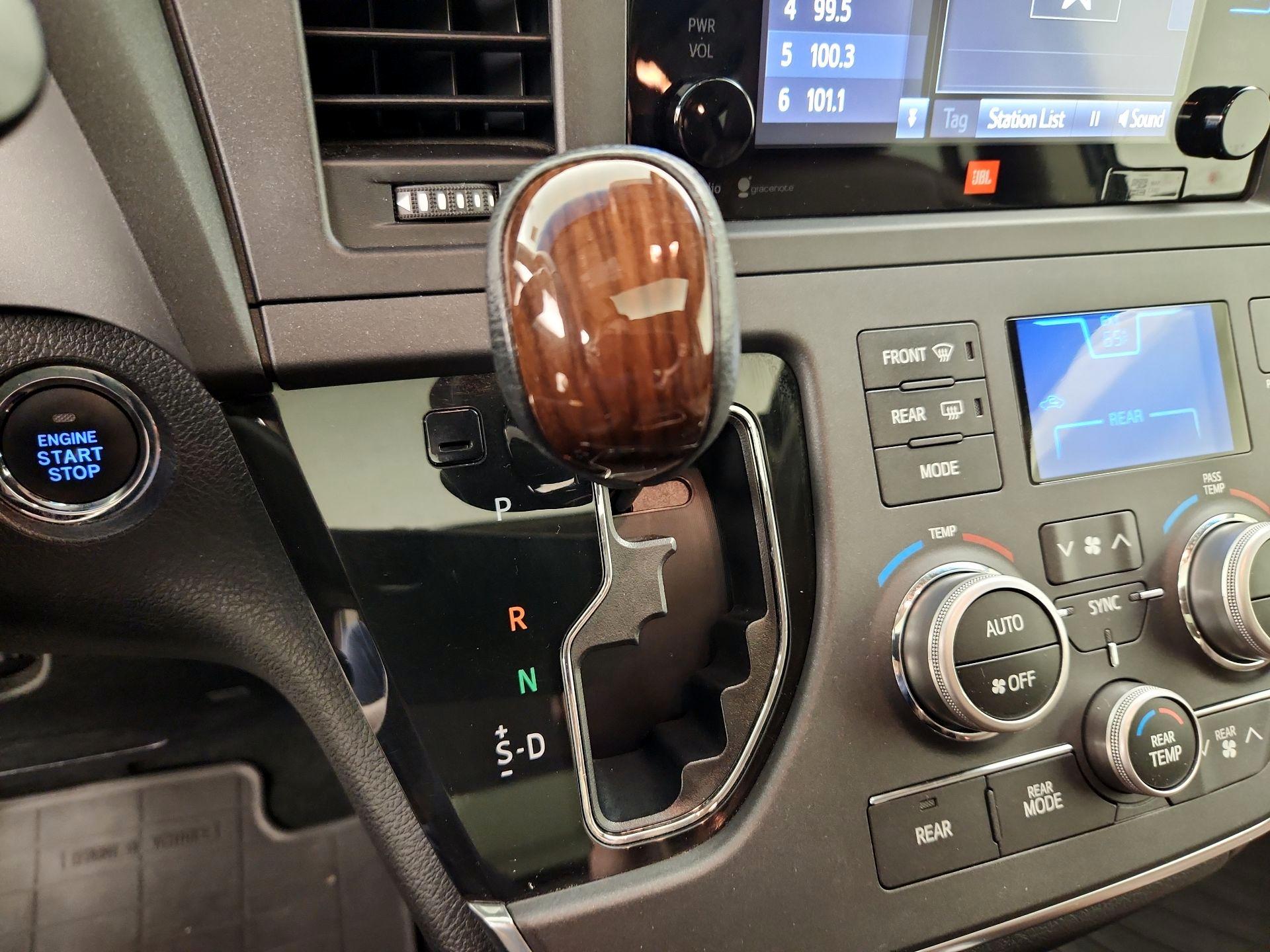 Thumbnail: 2015 Toyota Sienna - 18