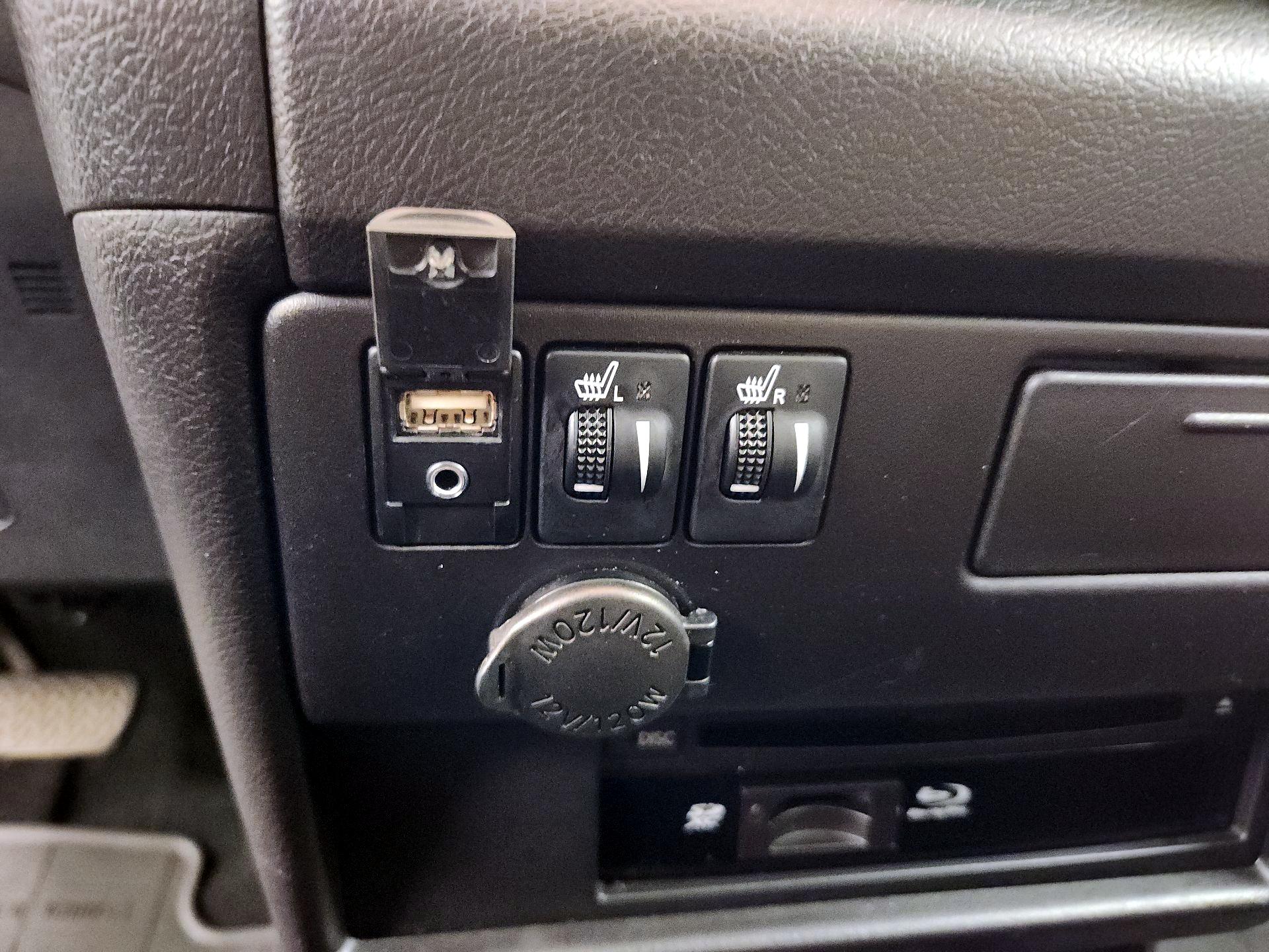 Thumbnail: 2015 Toyota Sienna - 19