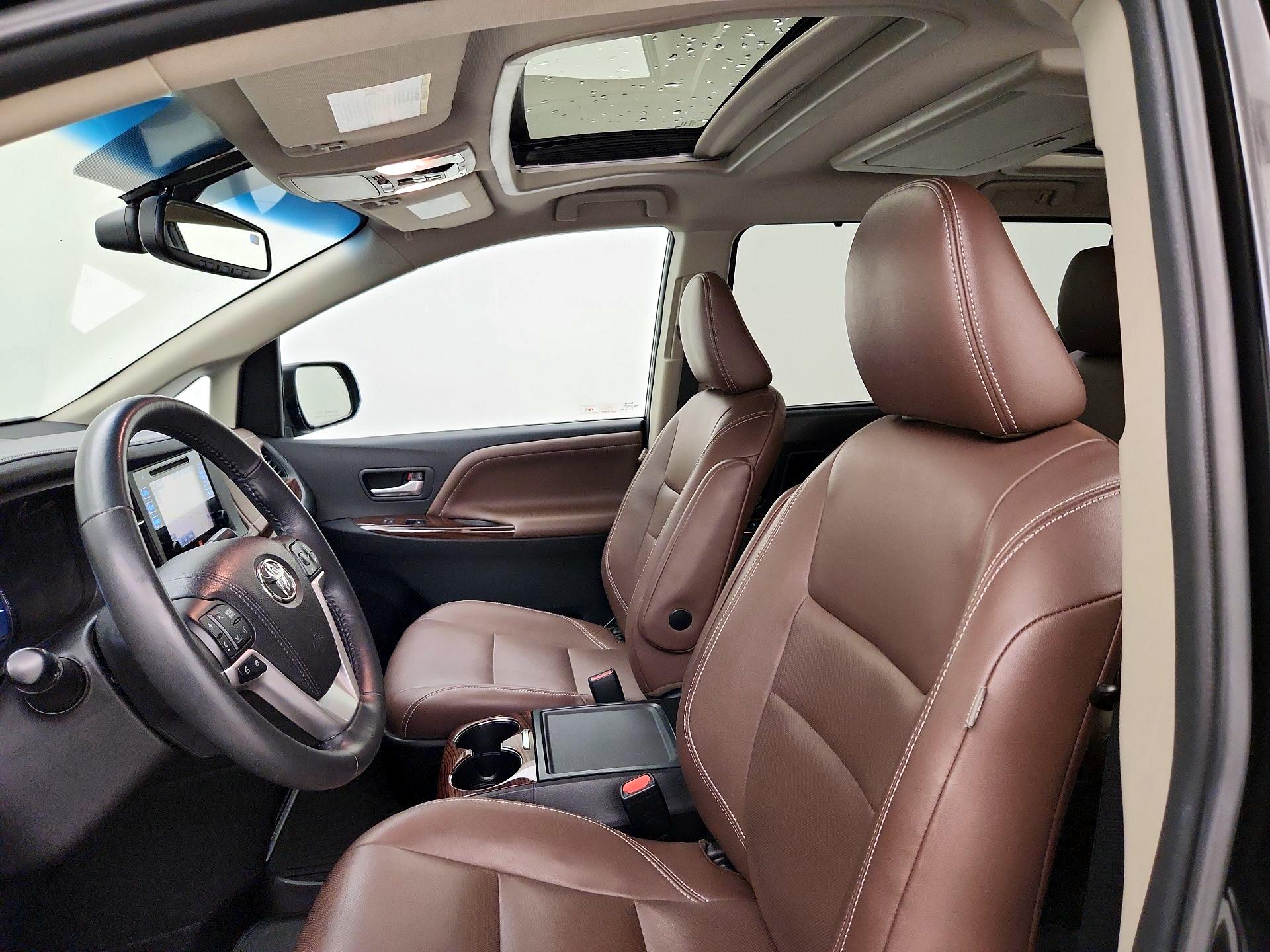 Thumbnail: 2015 Toyota Sienna - 20
