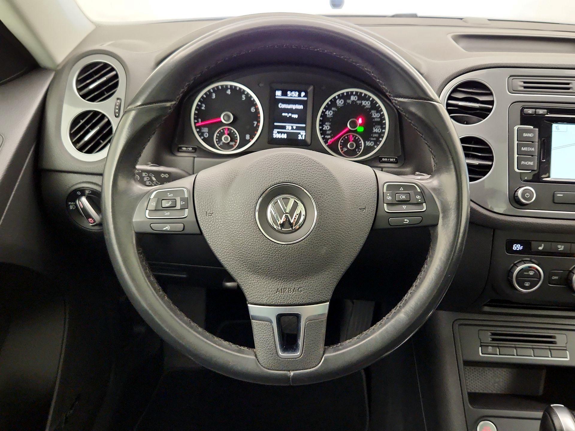 Thumbnail: 2015 Volkswagen Tiguan - 10