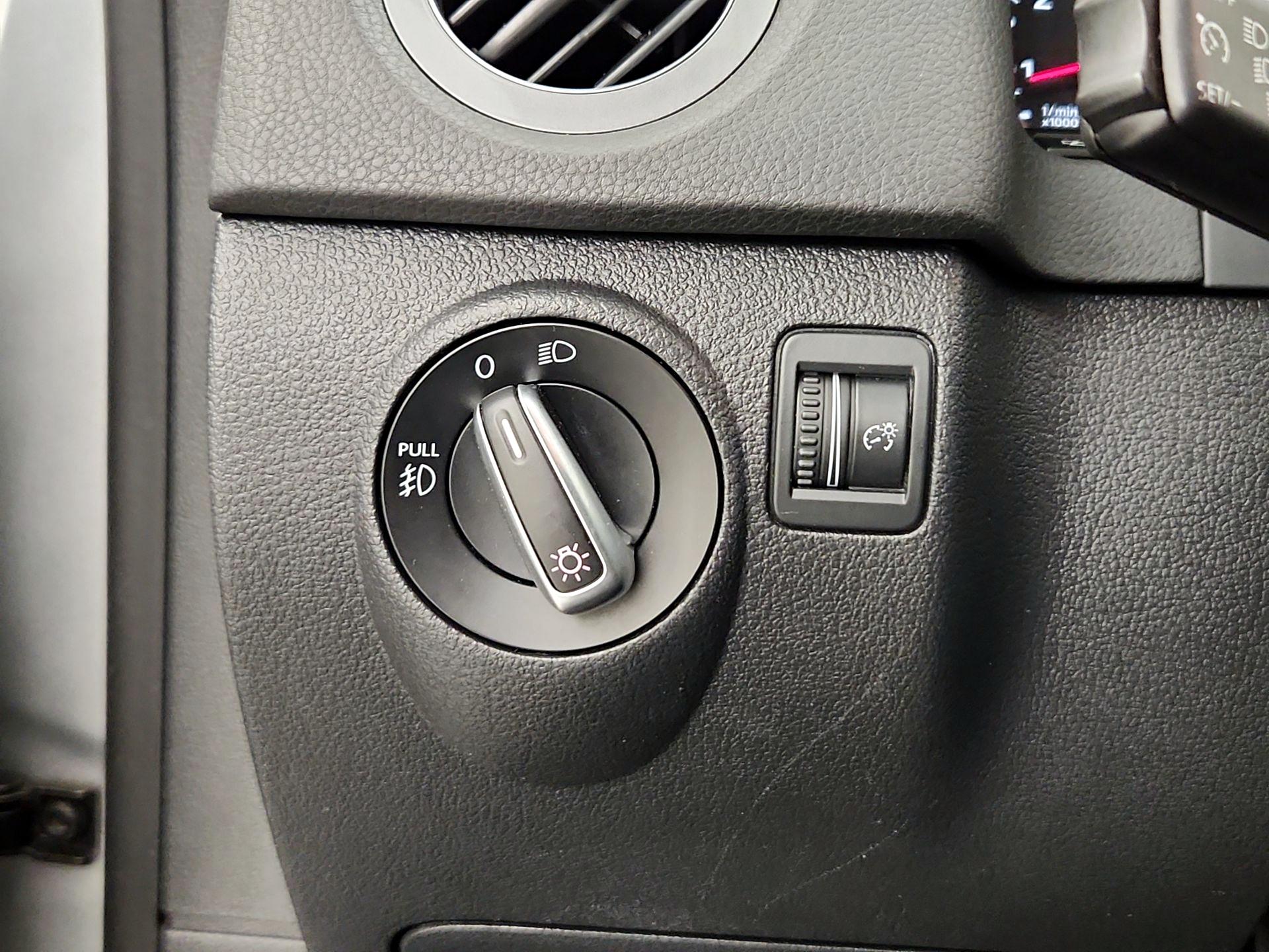 Thumbnail: 2015 Volkswagen Tiguan - 13