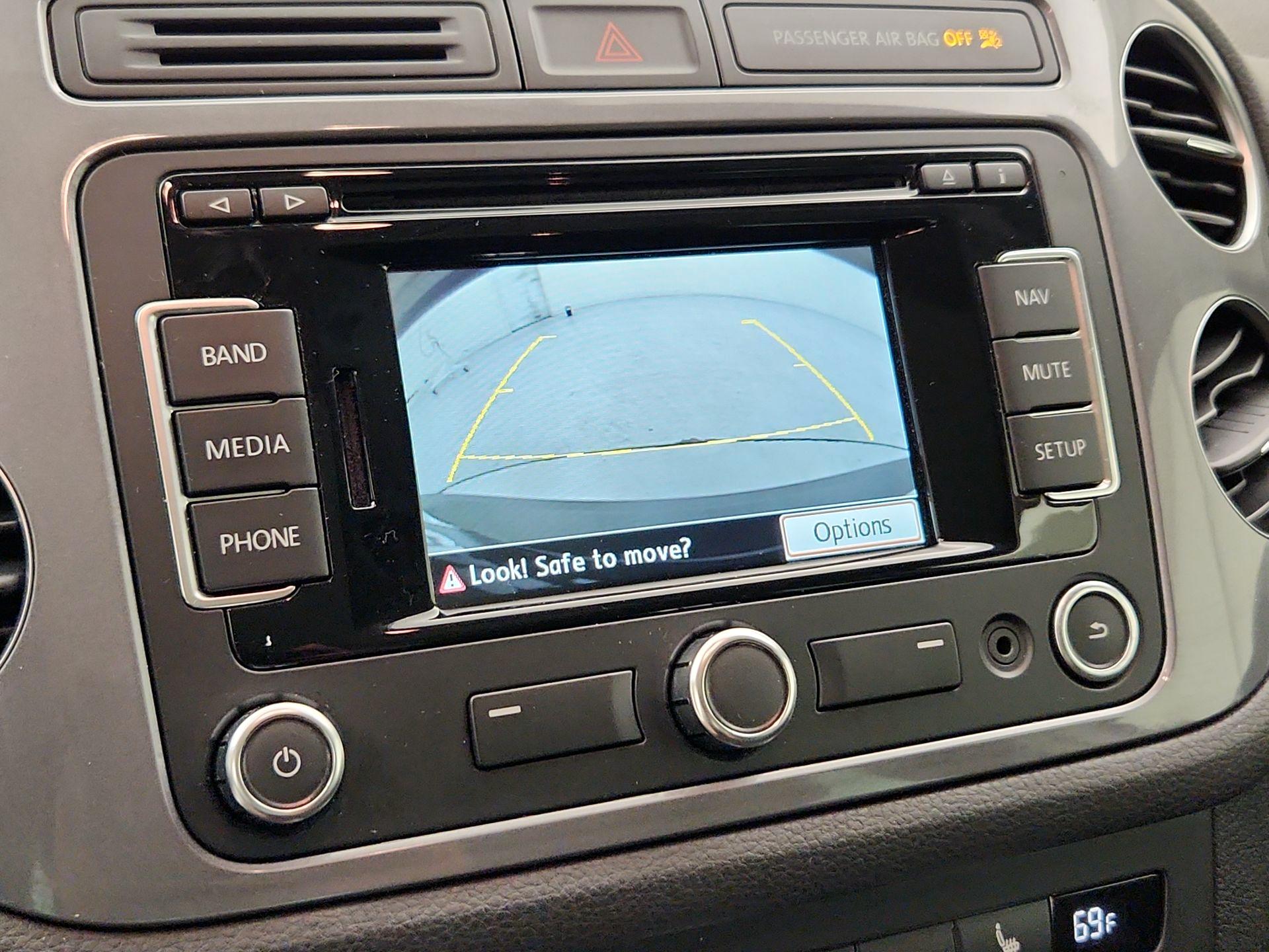 Thumbnail: 2015 Volkswagen Tiguan - 15