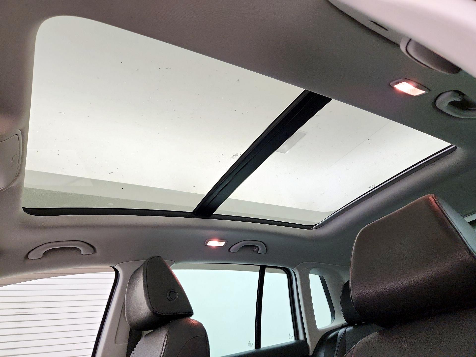 Thumbnail: 2015 Volkswagen Tiguan - 20