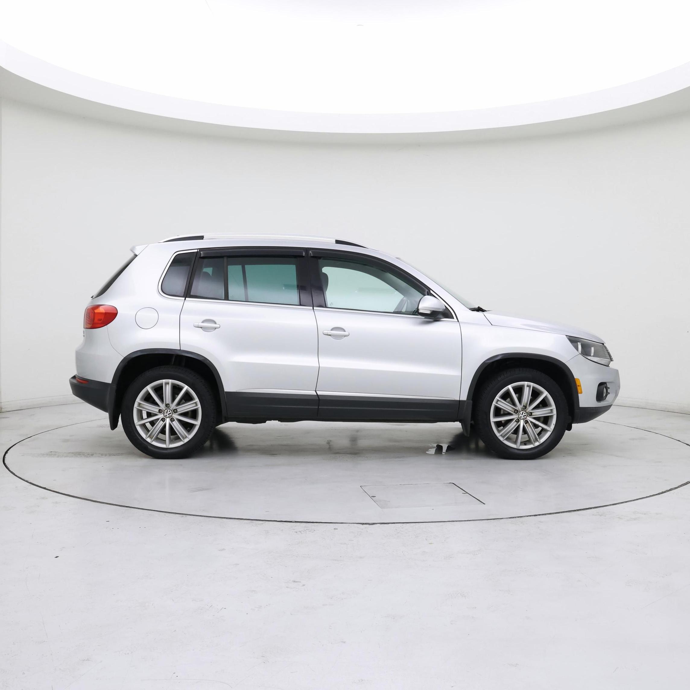 Thumbnail: 2015 Volkswagen Tiguan - 7