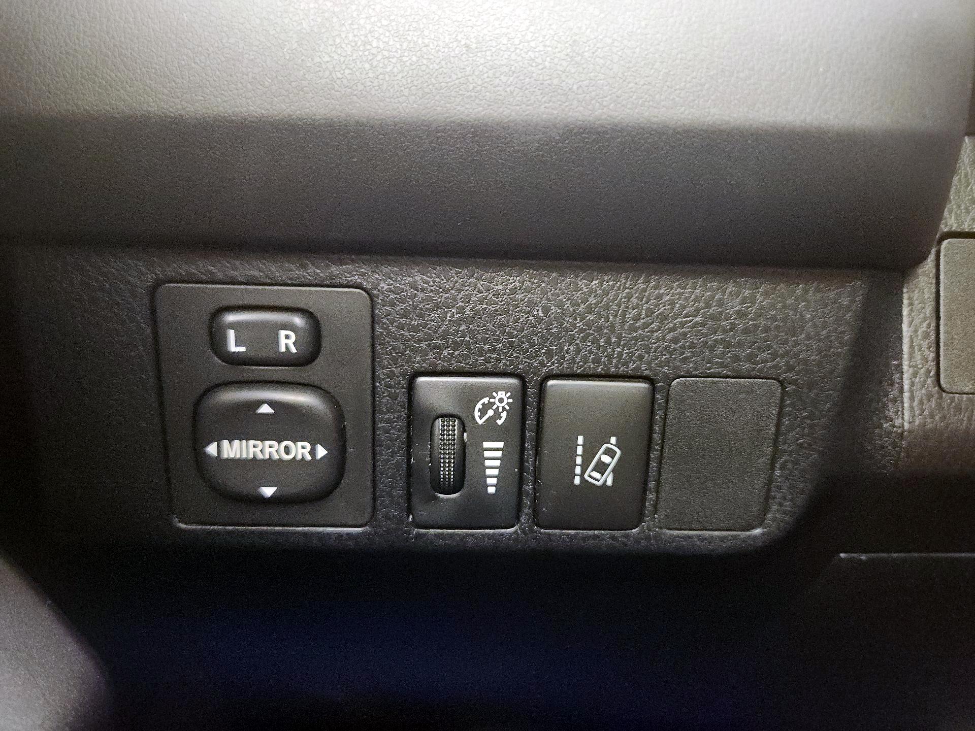 Thumbnail: 2017 Toyota RAV4 - 13