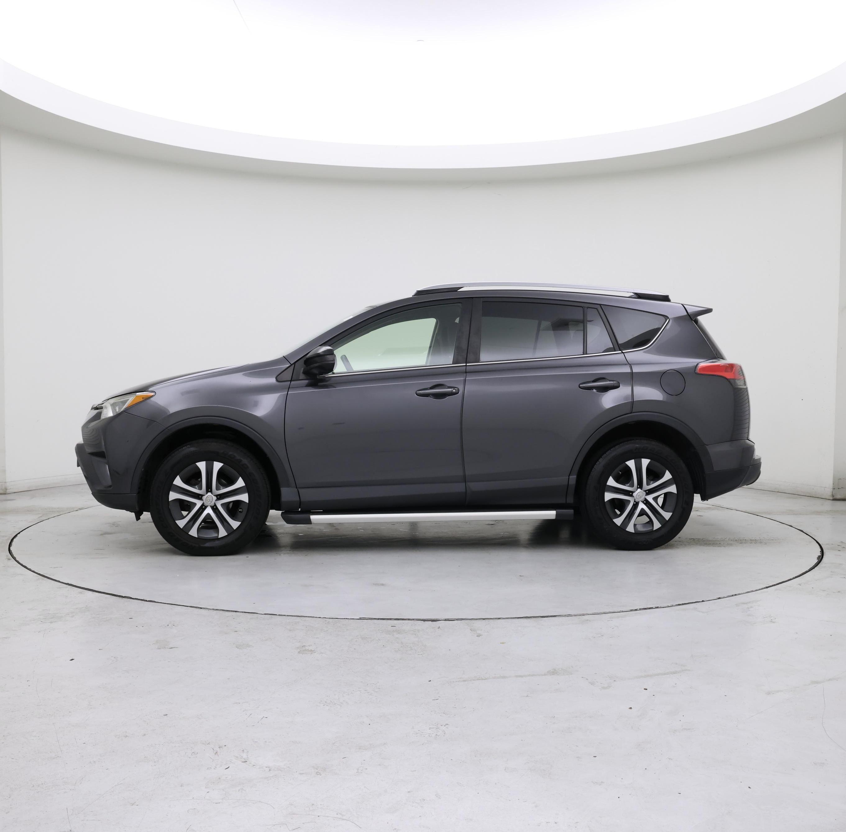 Thumbnail: 2017 Toyota RAV4 - 3