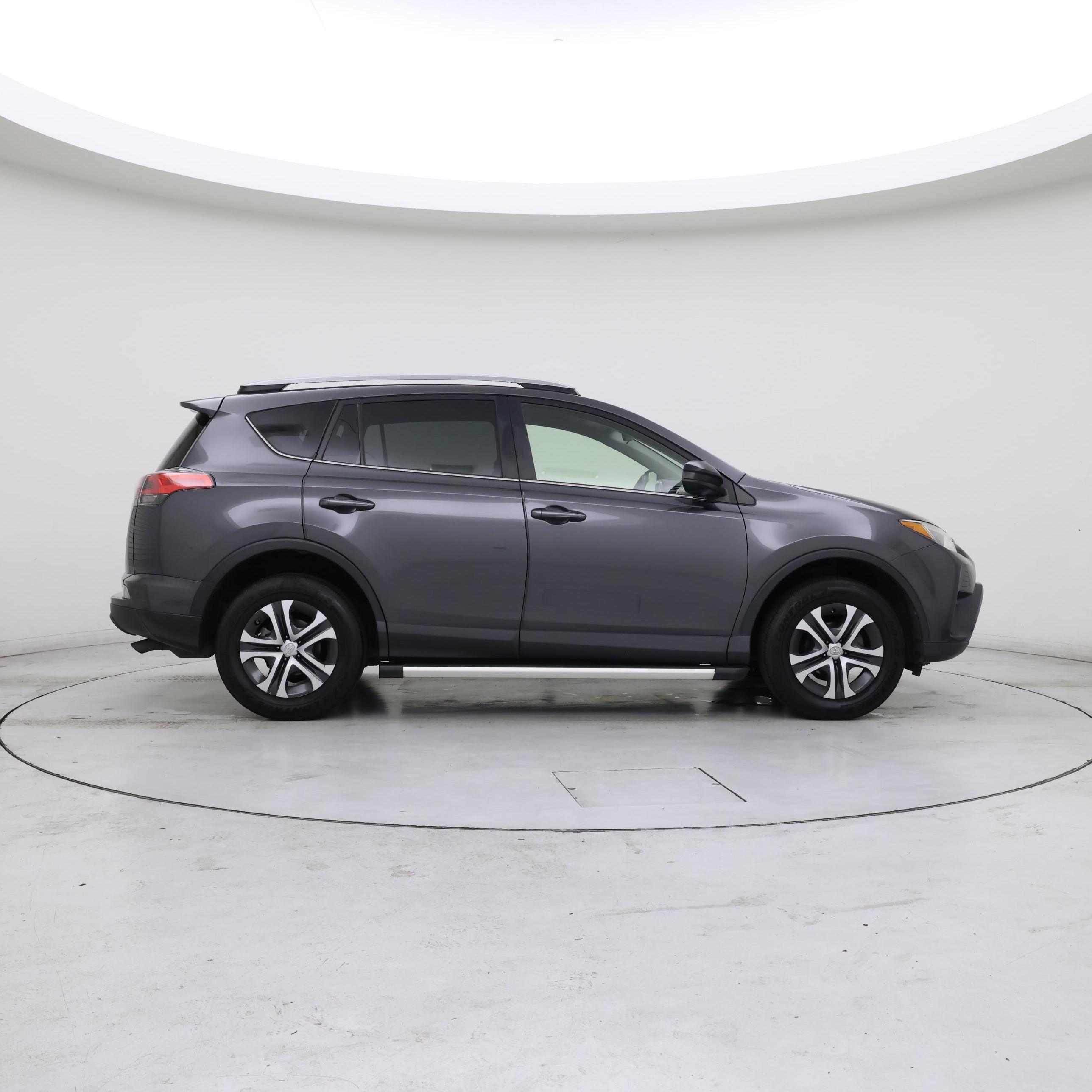 Thumbnail: 2017 Toyota RAV4 - 7