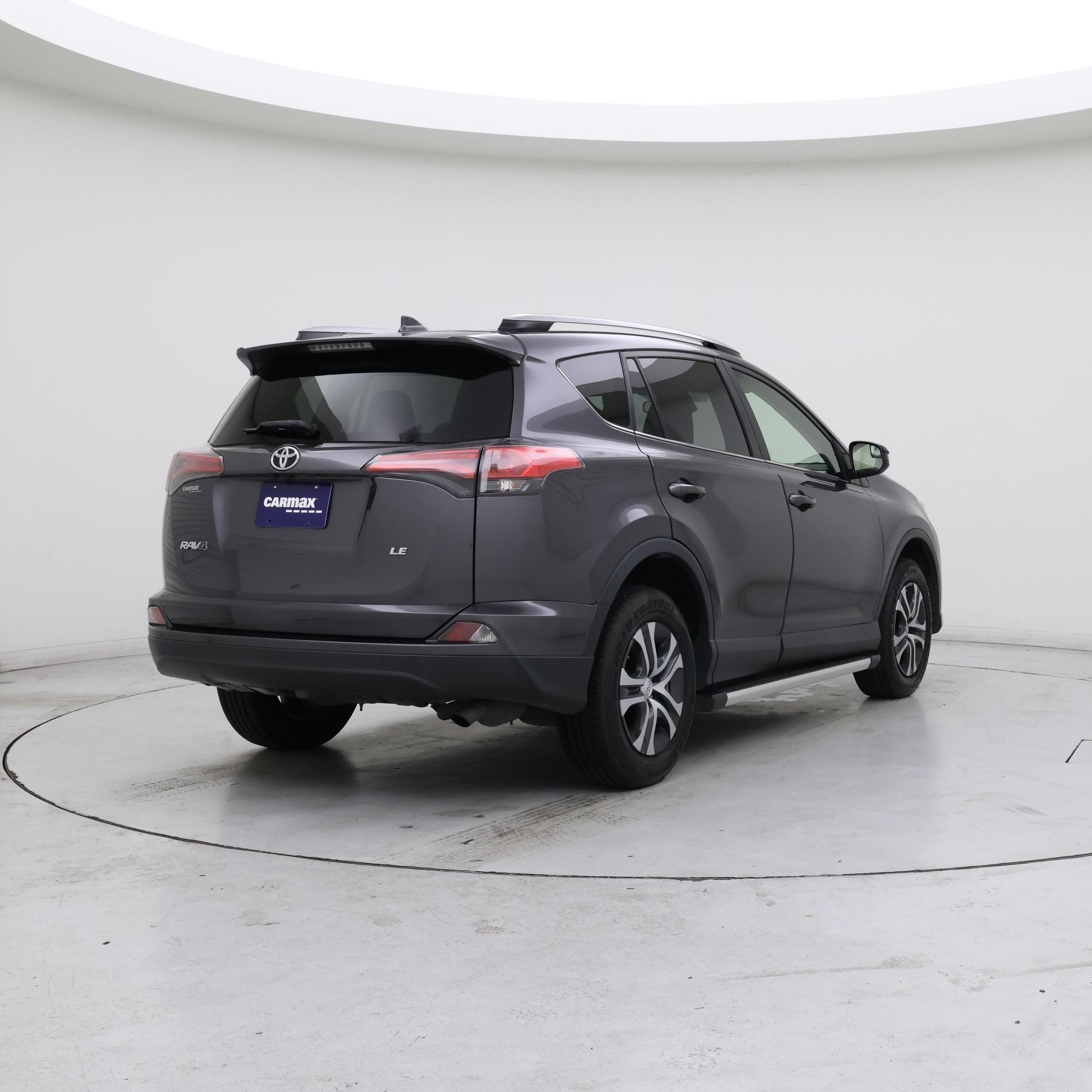 Thumbnail: 2017 Toyota RAV4 - 8